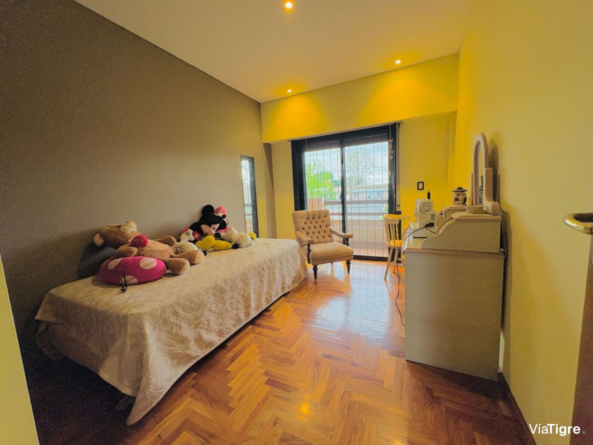 Chalet En Venta 4 Amb Con Parque Pileta Y Cocheras