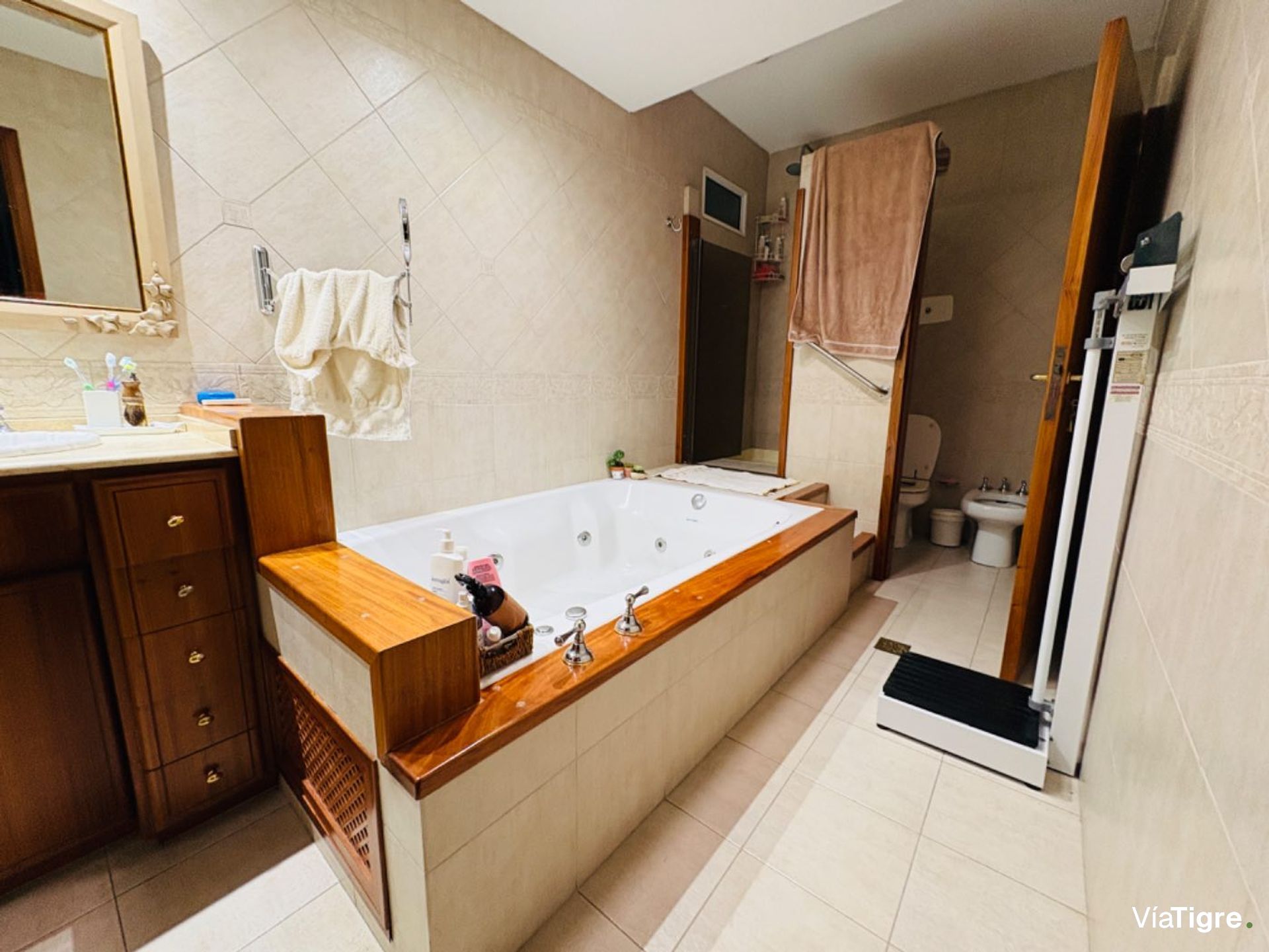 Chalet En Venta 4 Amb Con Parque Pileta Y Cocheras