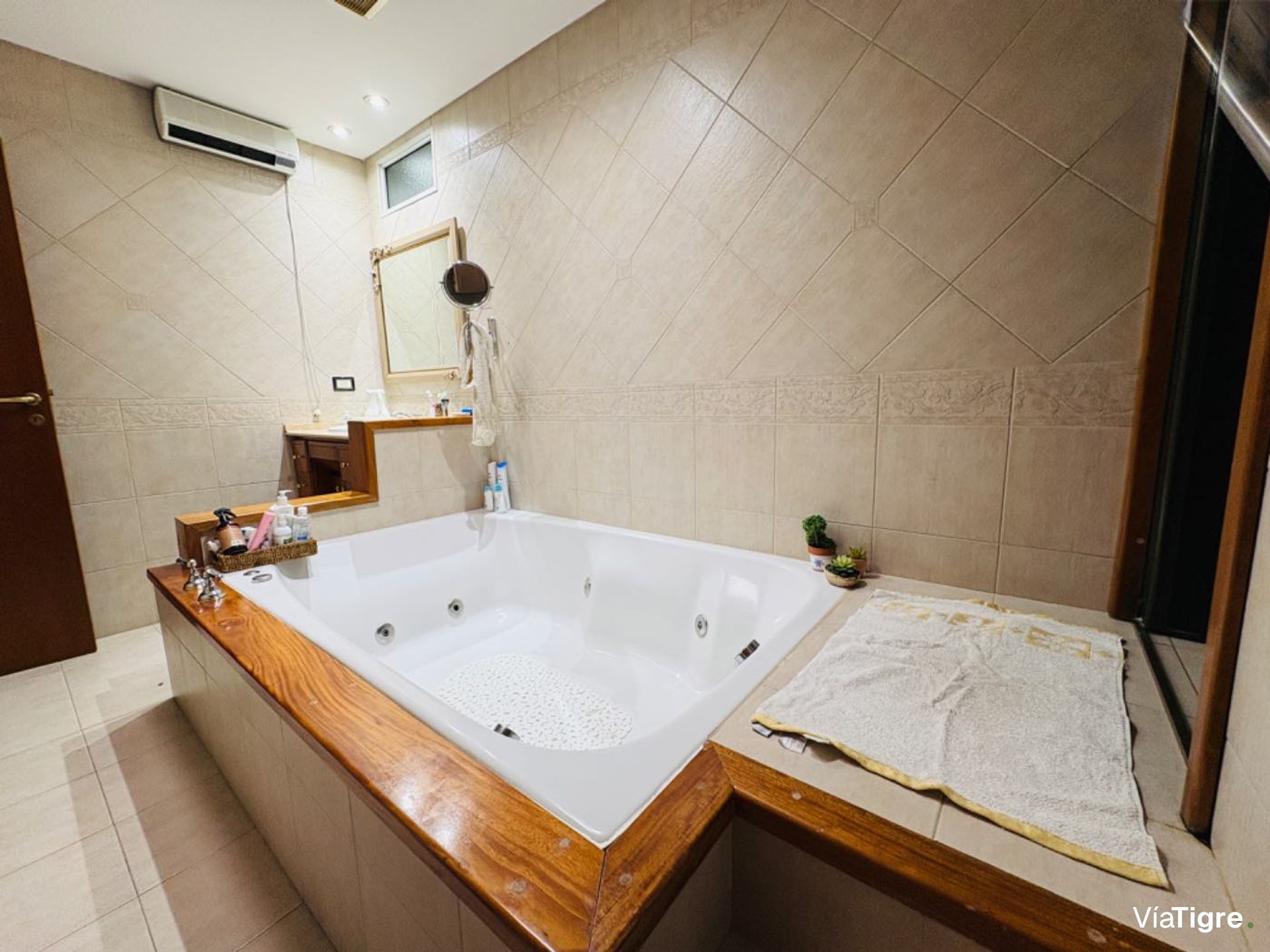 Chalet En Venta 4 Amb Con Parque Pileta Y Cocheras