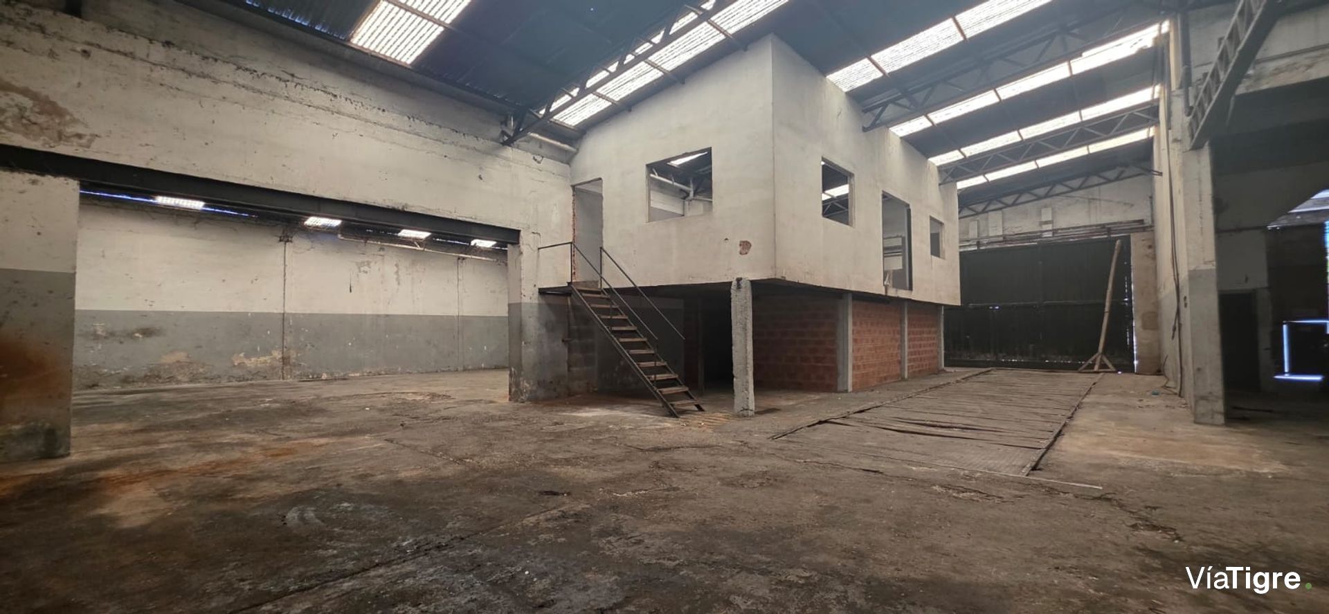 Depósito Industrial En Alquiler Carupa