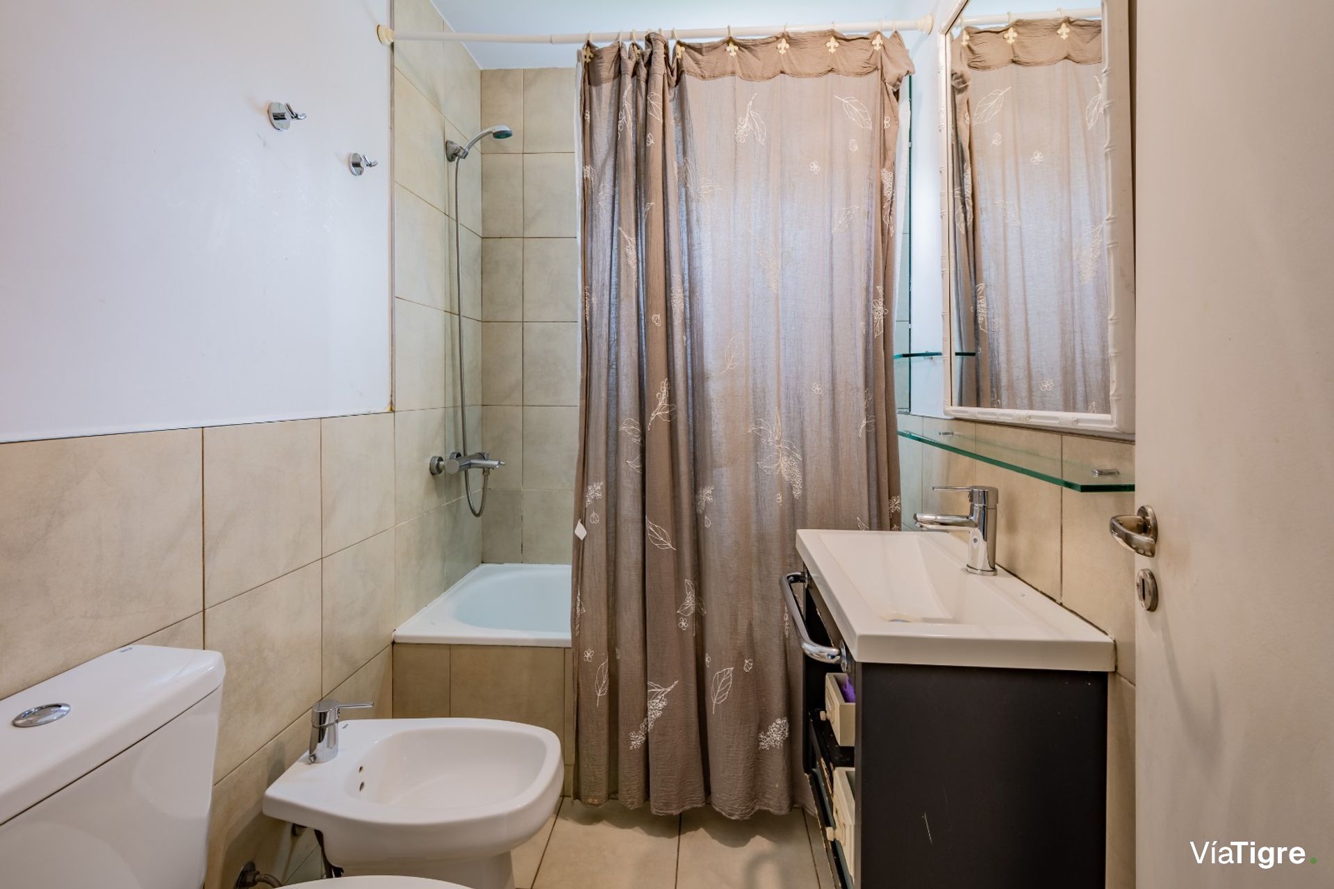 Venta Departamento 3 Ambientes Con Jardín. Cochera