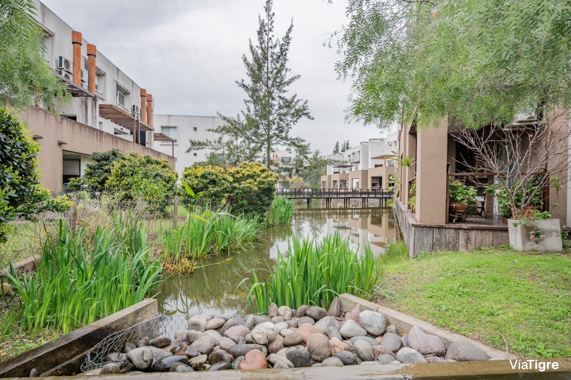 Venta Departamento 3 Ambientes Con Jardín. Cochera