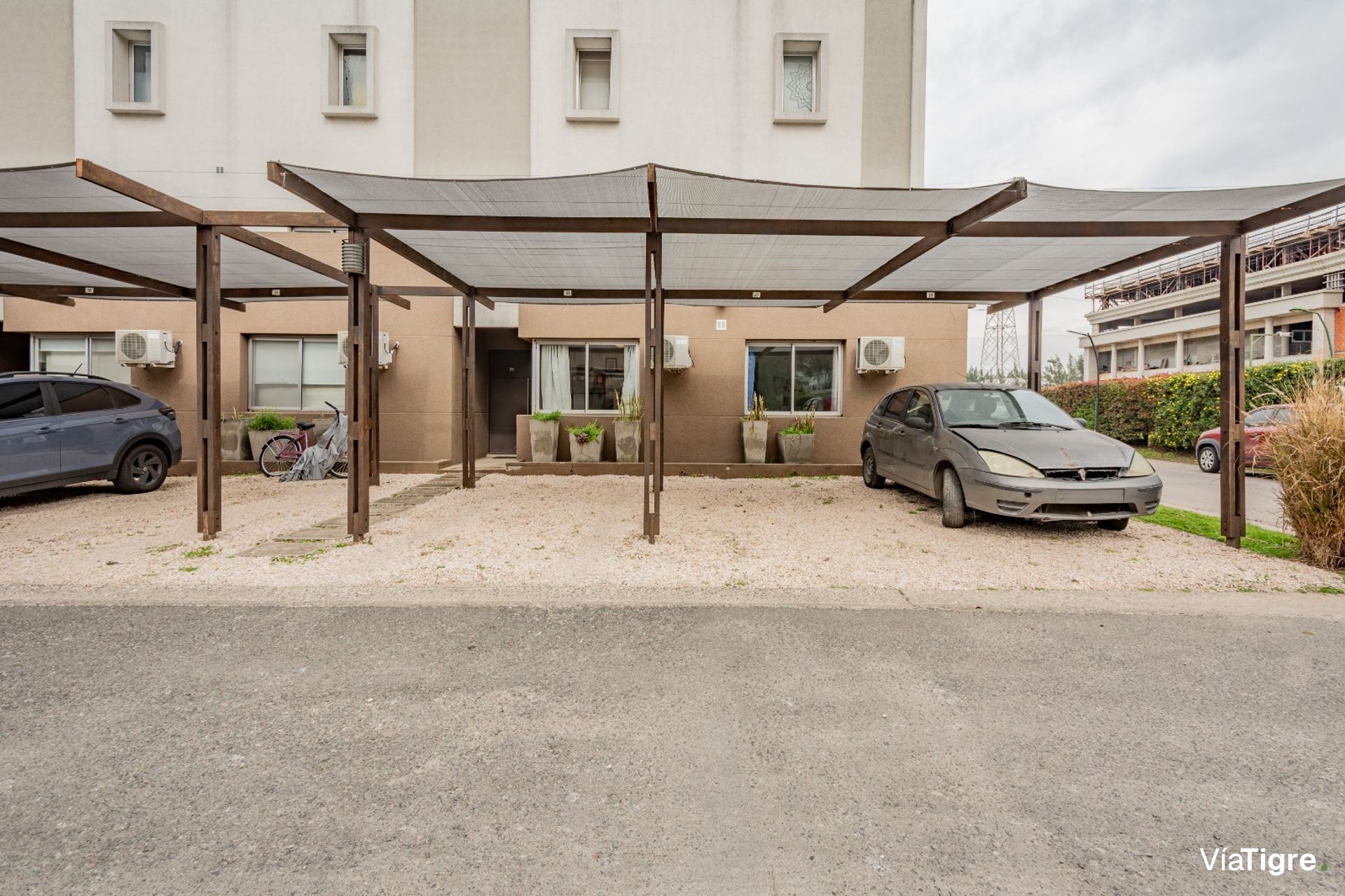 Venta Departamento 3 Ambientes Con Jardín. Cochera