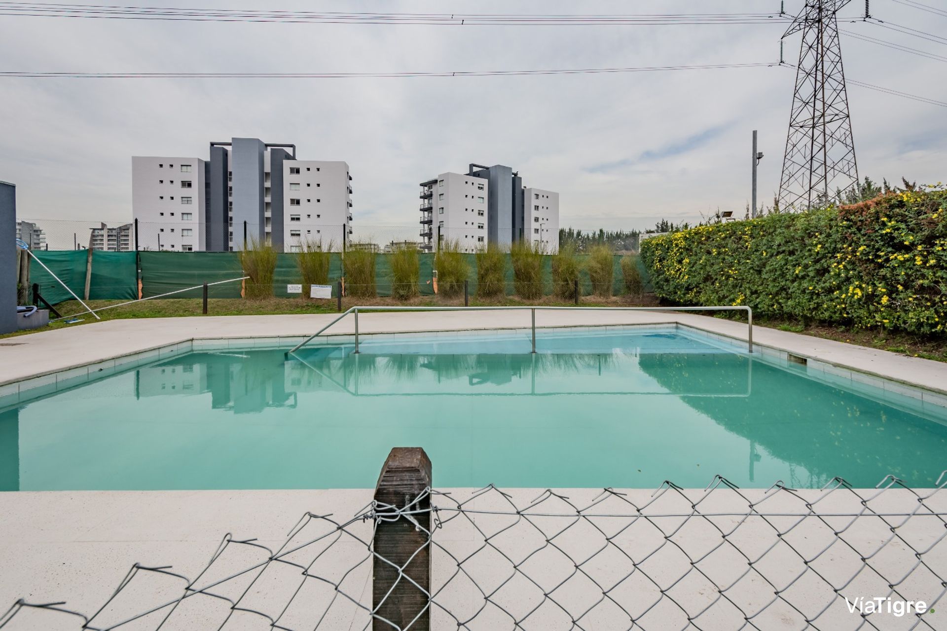 Venta Departamento 3 Ambientes Con Jardín. Cochera