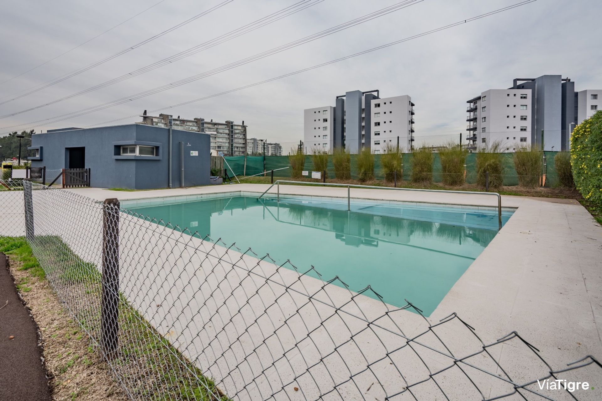 Venta Departamento 3 Ambientes Con Jardín. Cochera