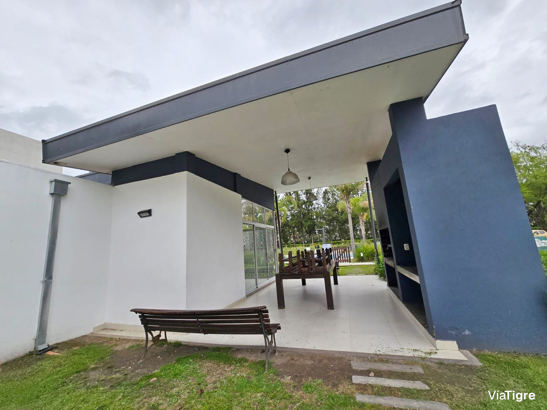 Venta Departamento 3 Ambientes Con Jardín. Cochera