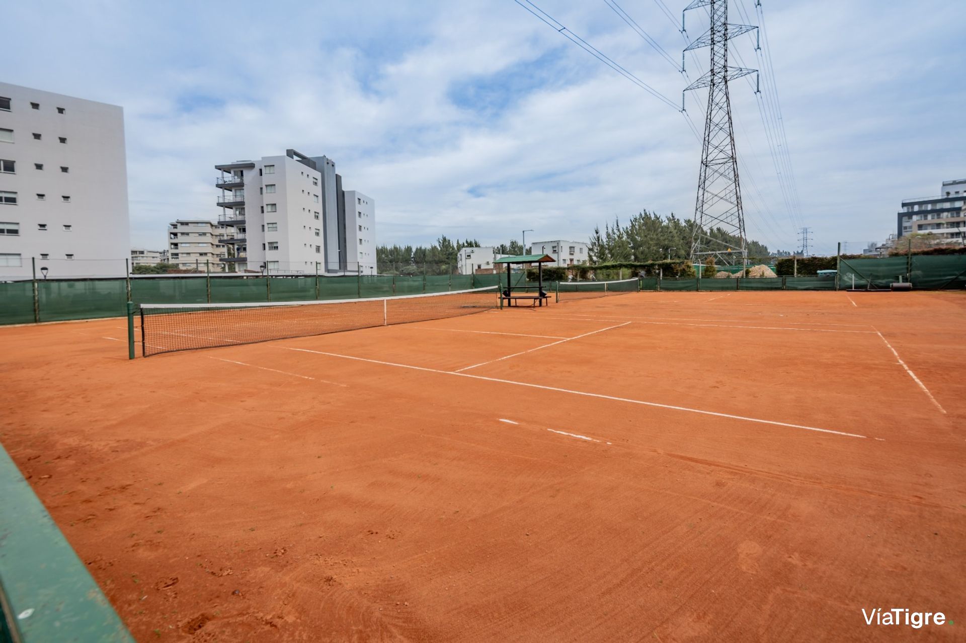 Venta Departamento 3 Ambientes Con Jardín. Cochera