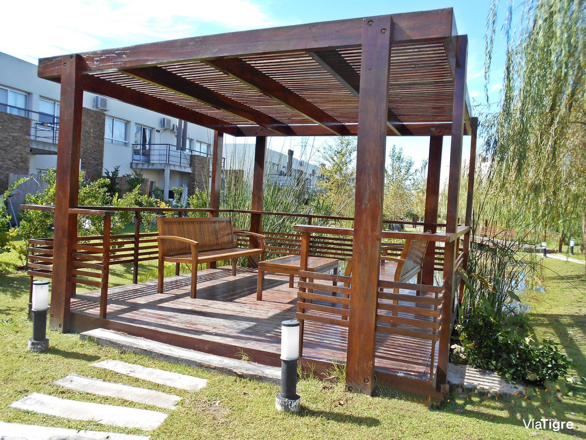 Venta Departamento 3 Ambientes Con Jardín. Cochera