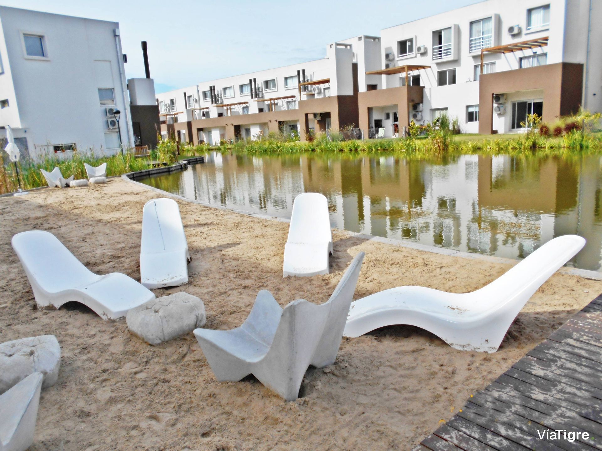 Venta Departamento 3 Ambientes Con Jardín. Cochera