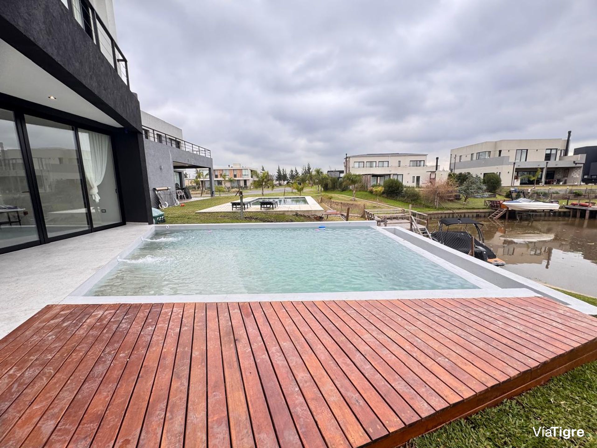 casa salida al rio muelle barrio privado canal