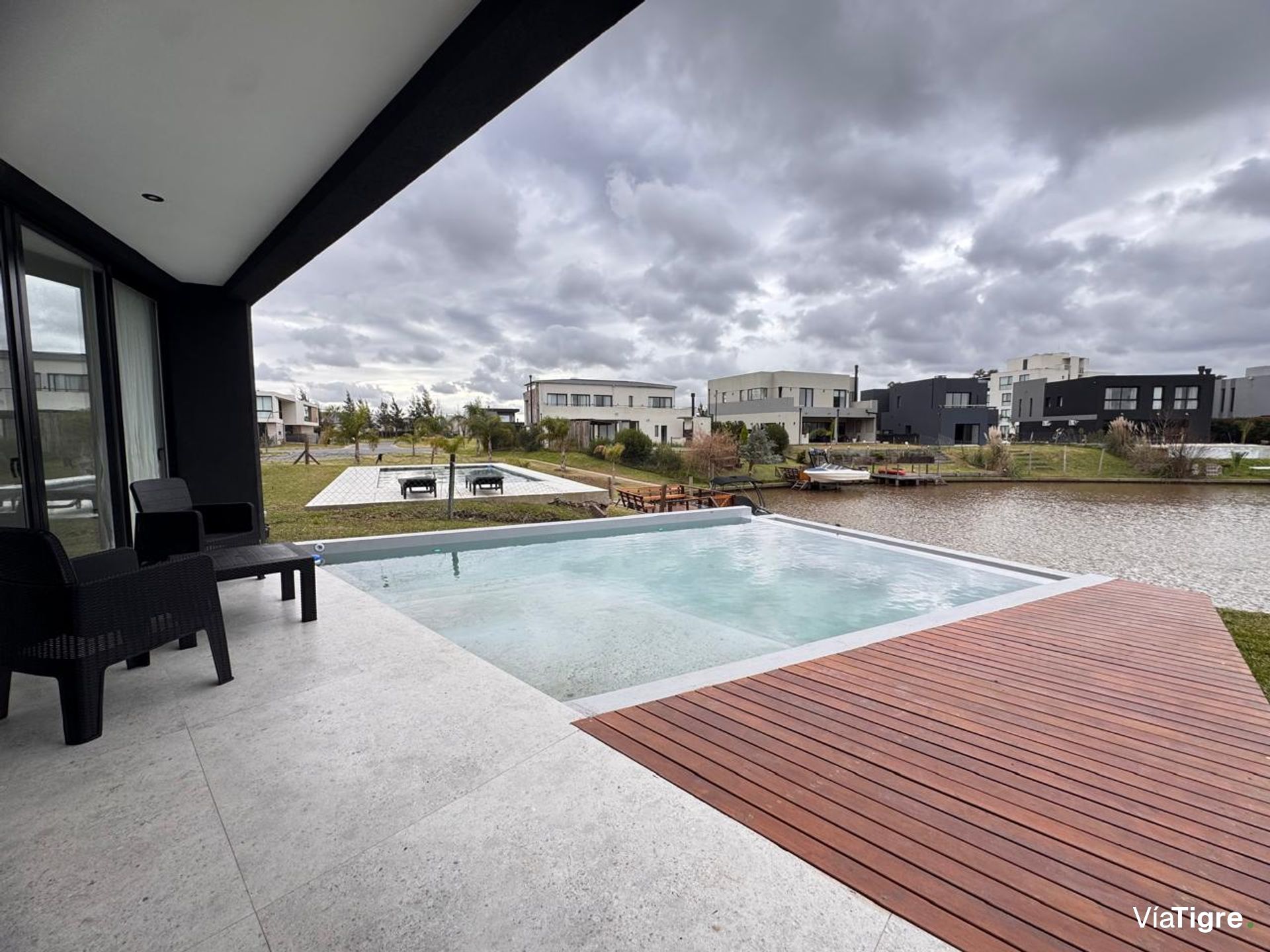 casa salida al rio muelle barrio privado canal