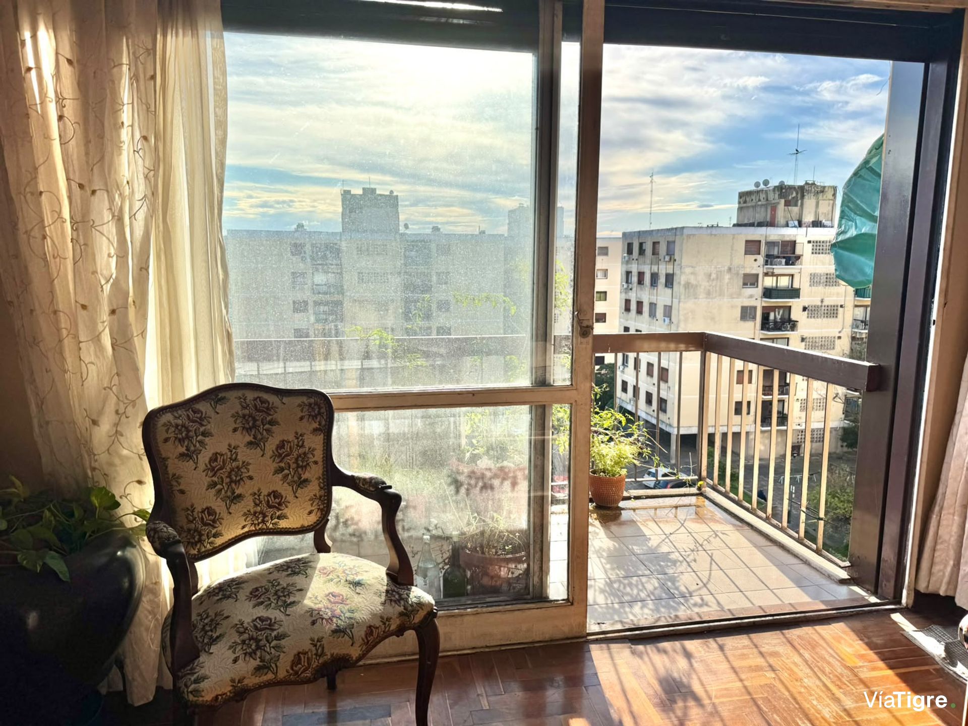 Venta 4 Ambientes 2 baños, Balcon Cochera Martinez