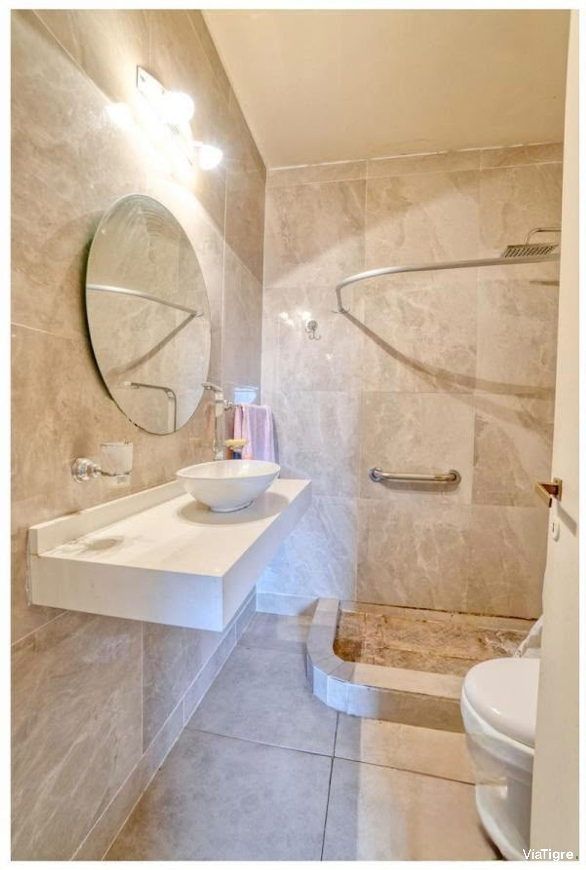 Venta 4 Ambientes 2 baños, Balcon Cochera Martinez