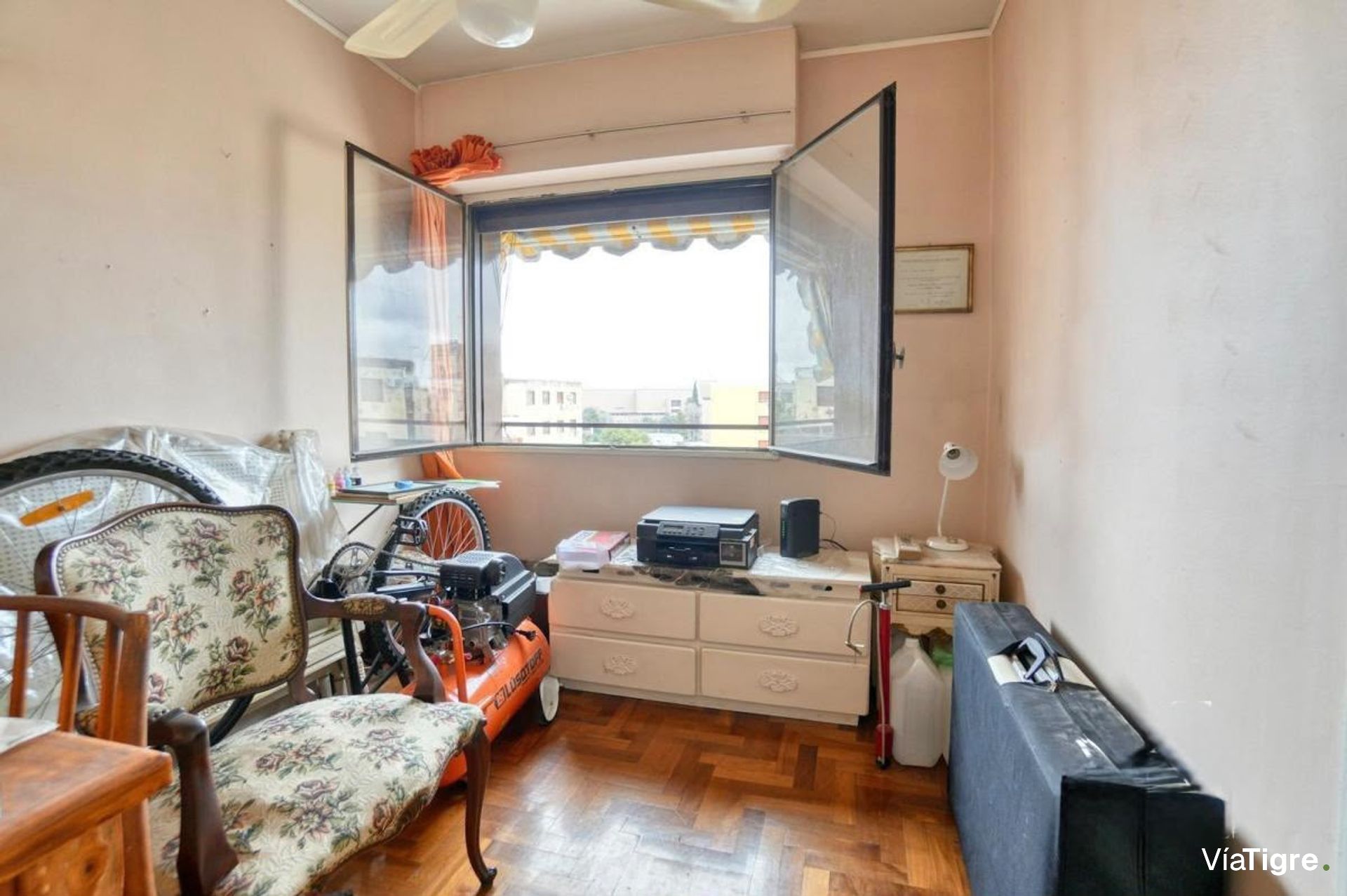Venta 4 Ambientes 2 baños, Balcon Cochera Martinez