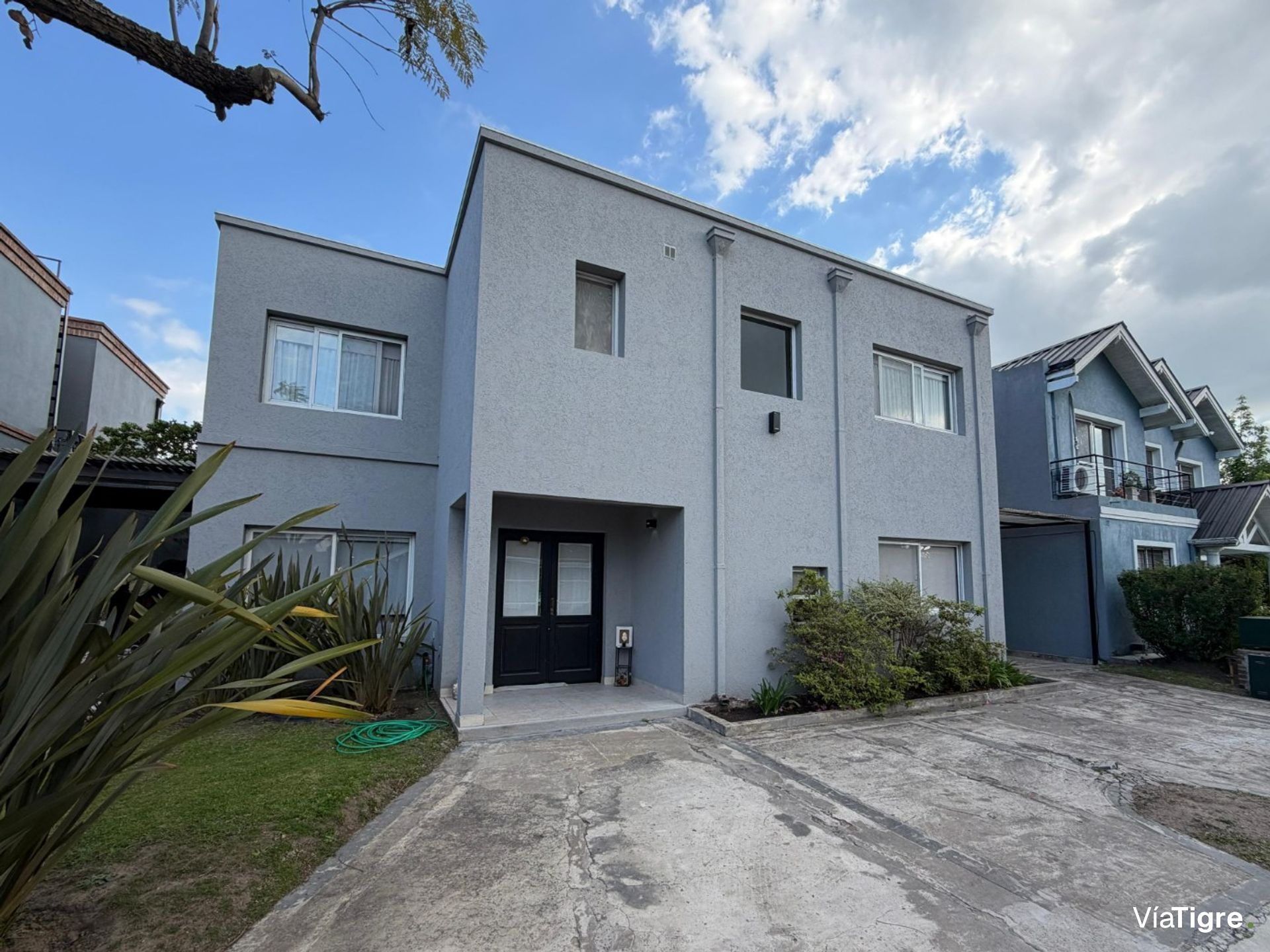 Venta Casa De 5 Ambientes En Barrio Los Ceibos