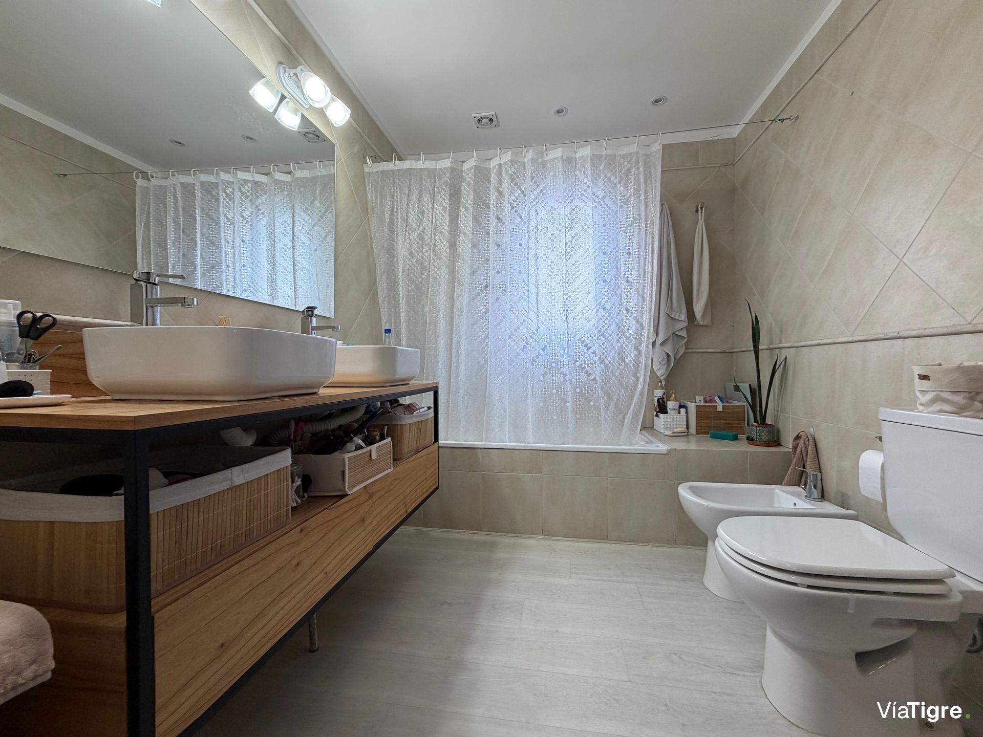 Venta Casa De 5 Ambientes En Barrio Los Ceibos
