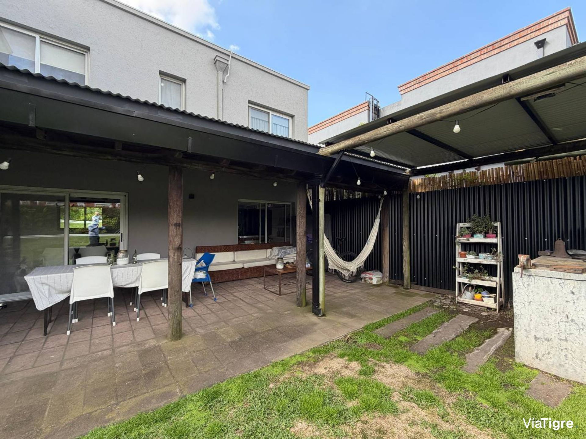 Venta Casa De 5 Ambientes En Barrio Los Ceibos