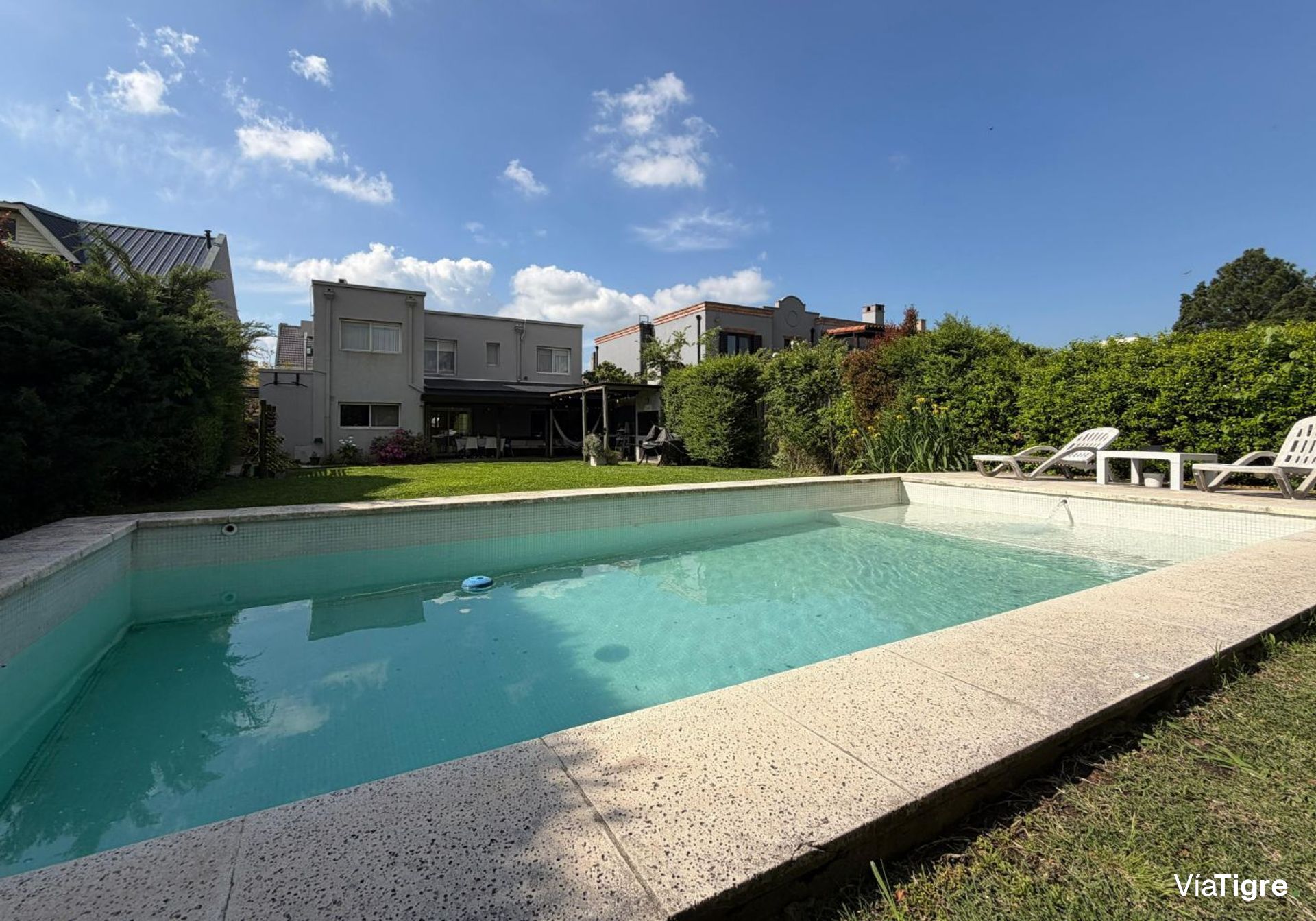 Venta Casa De 5 Ambientes En Barrio Los Ceibos