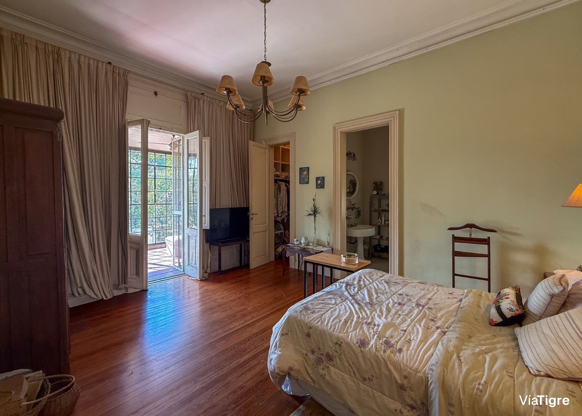 Venta Casa Local en esquina Casco Historico Tigre