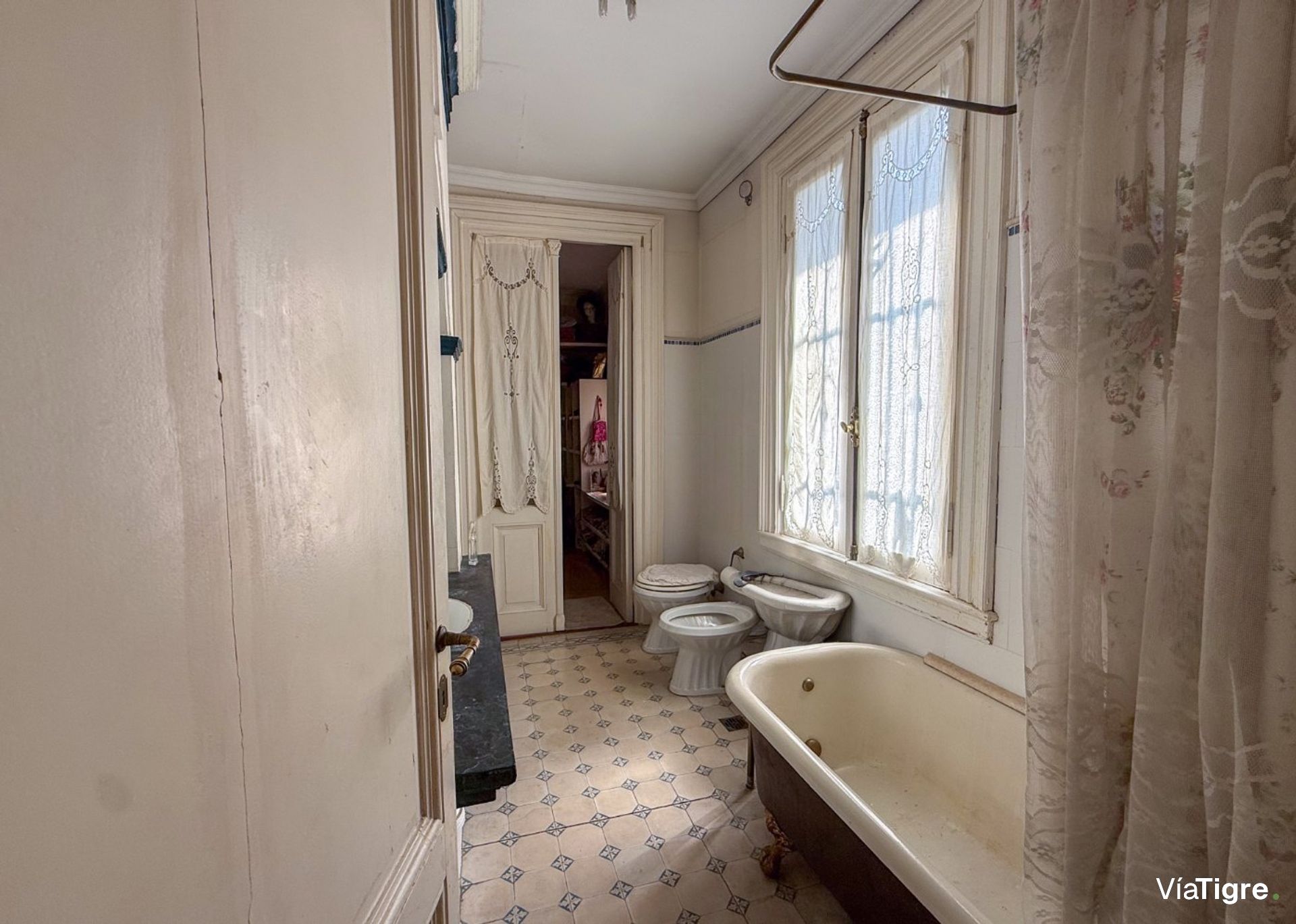 Venta Casa Local en esquina Casco Historico Tigre