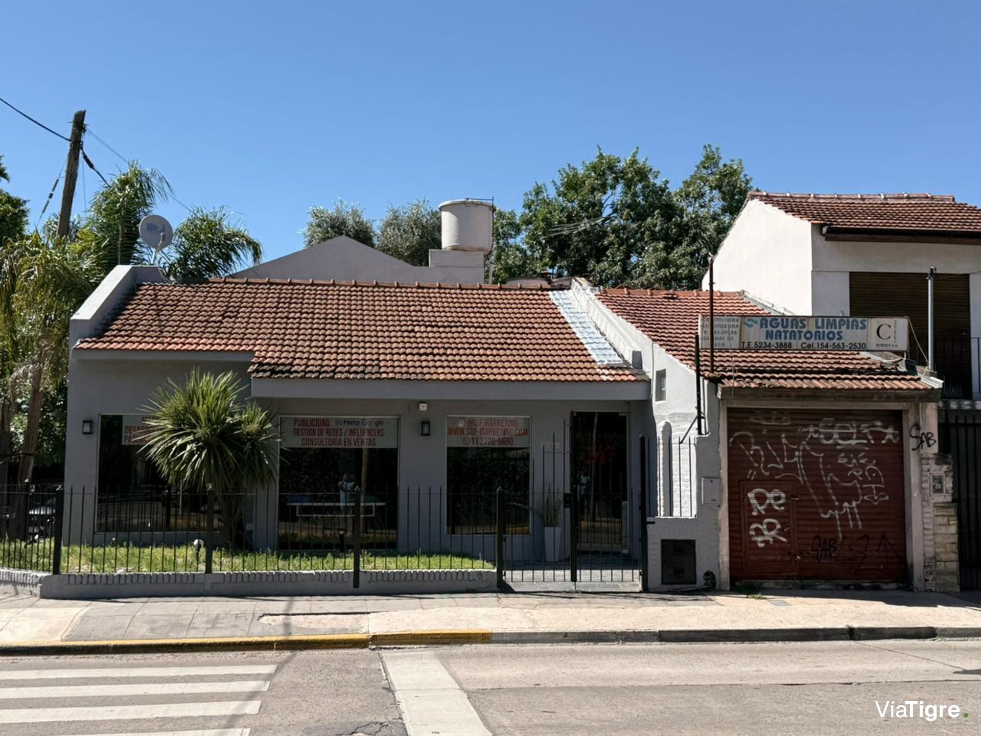 Local , Martinez , Frente A Unicenter