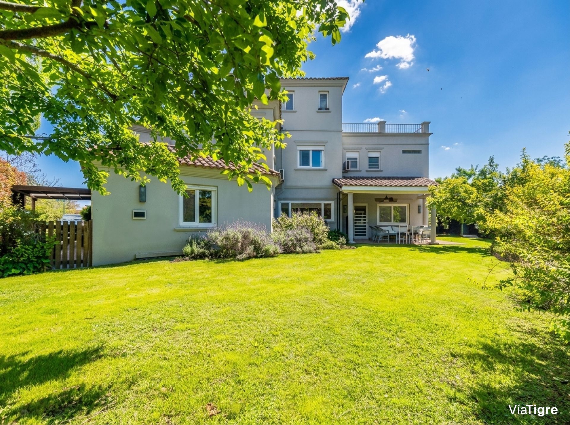 Venta casa en Laguna del Sol