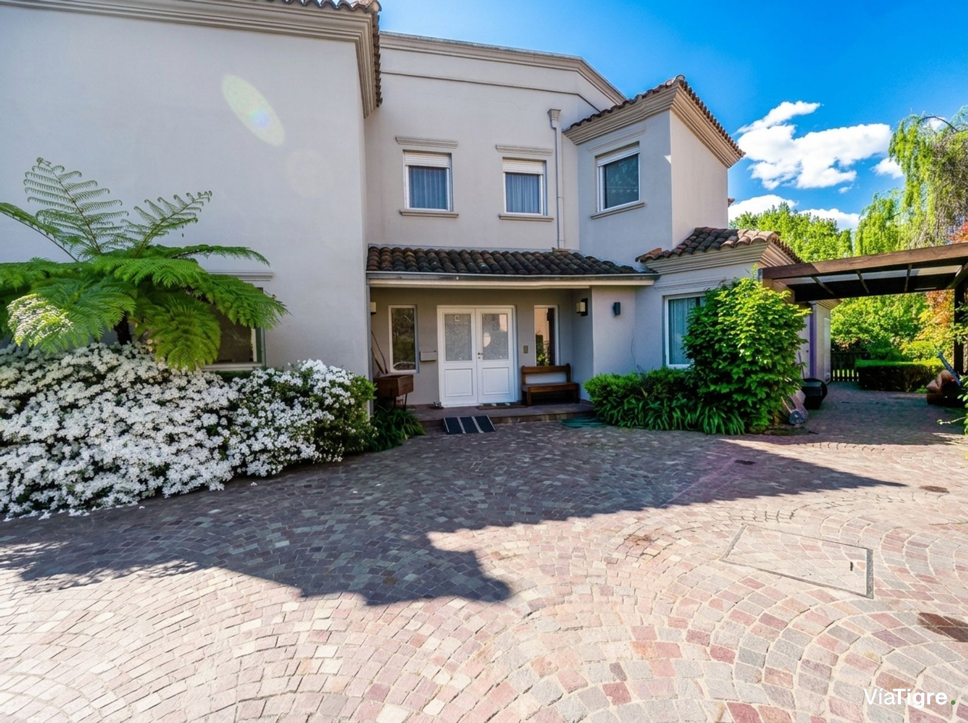 Venta casa en Laguna del Sol