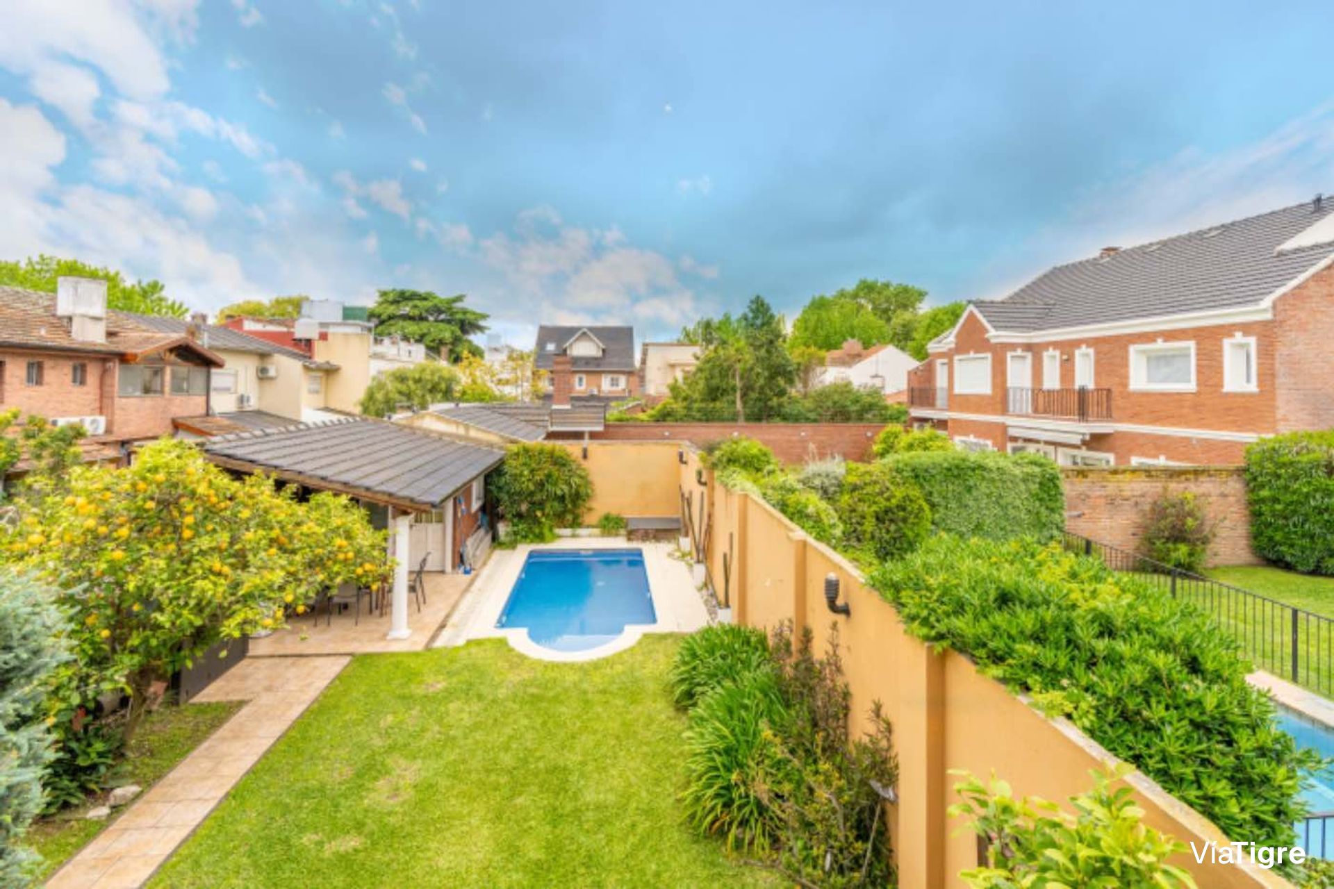Casa 6 amb c/jardin y pileta en venta Olivos Golf