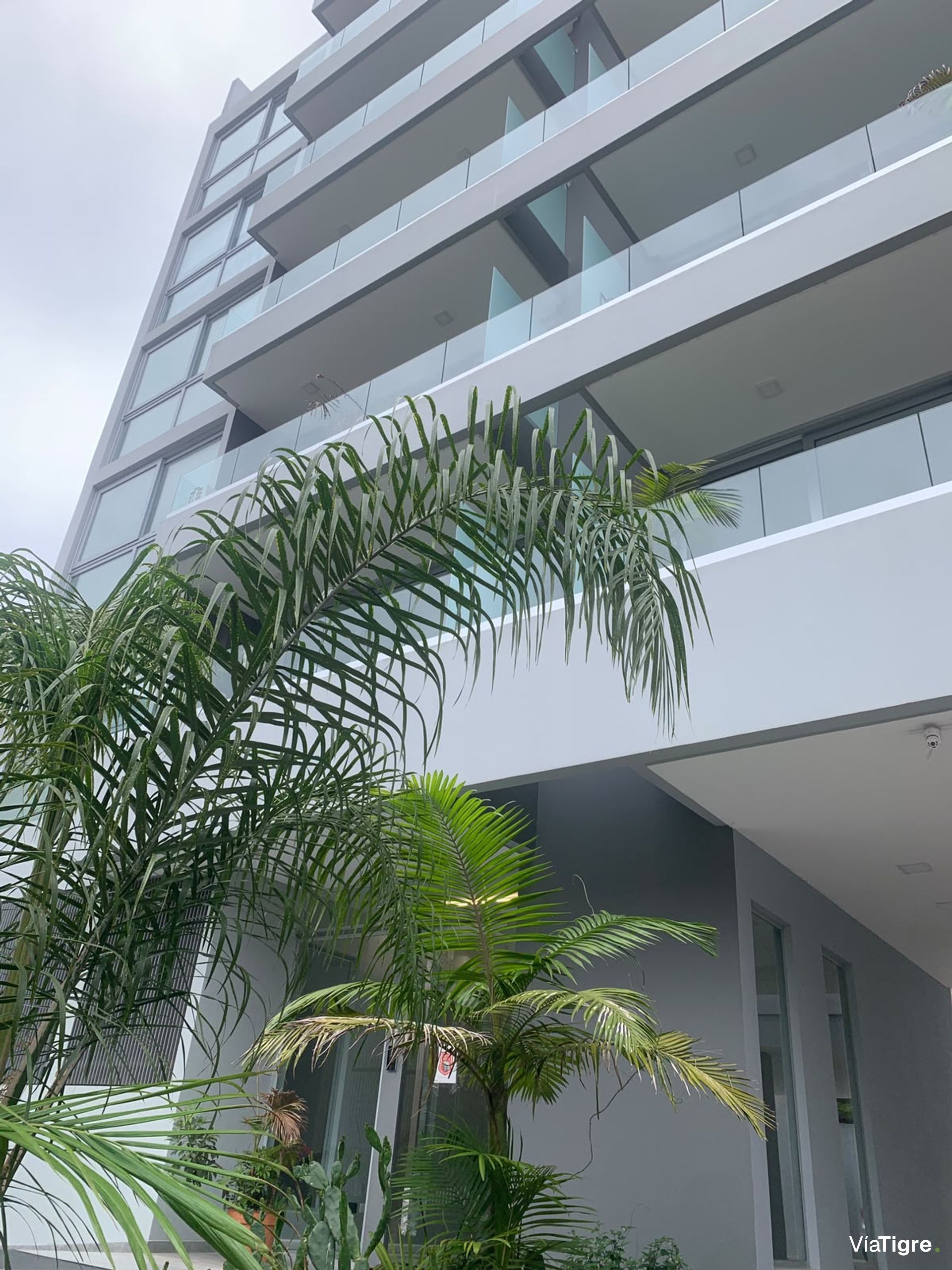Departamento En Alquiler . Olivos. Vias. Rio