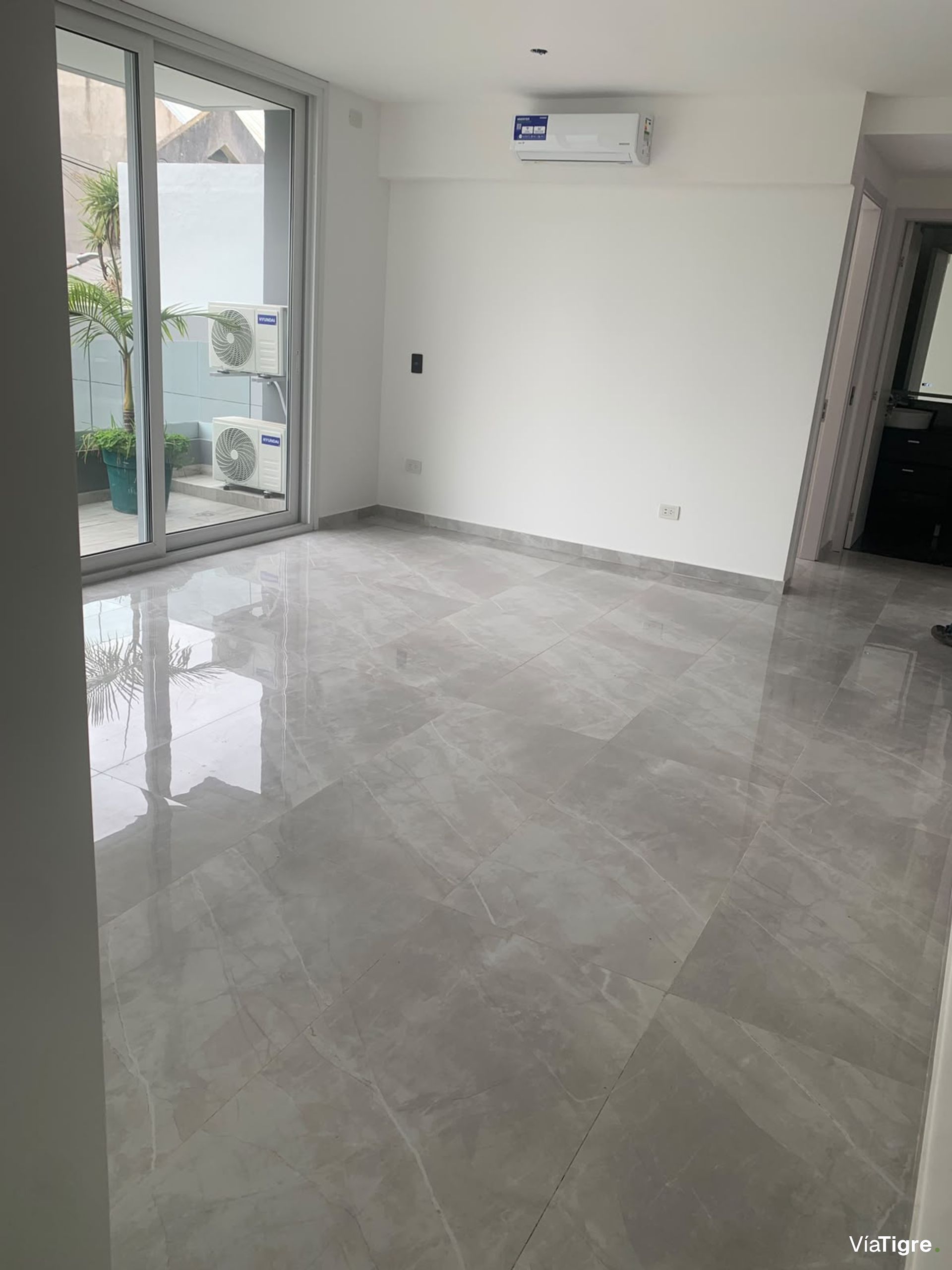 Departamento En Alquiler . Olivos. Vias. Rio