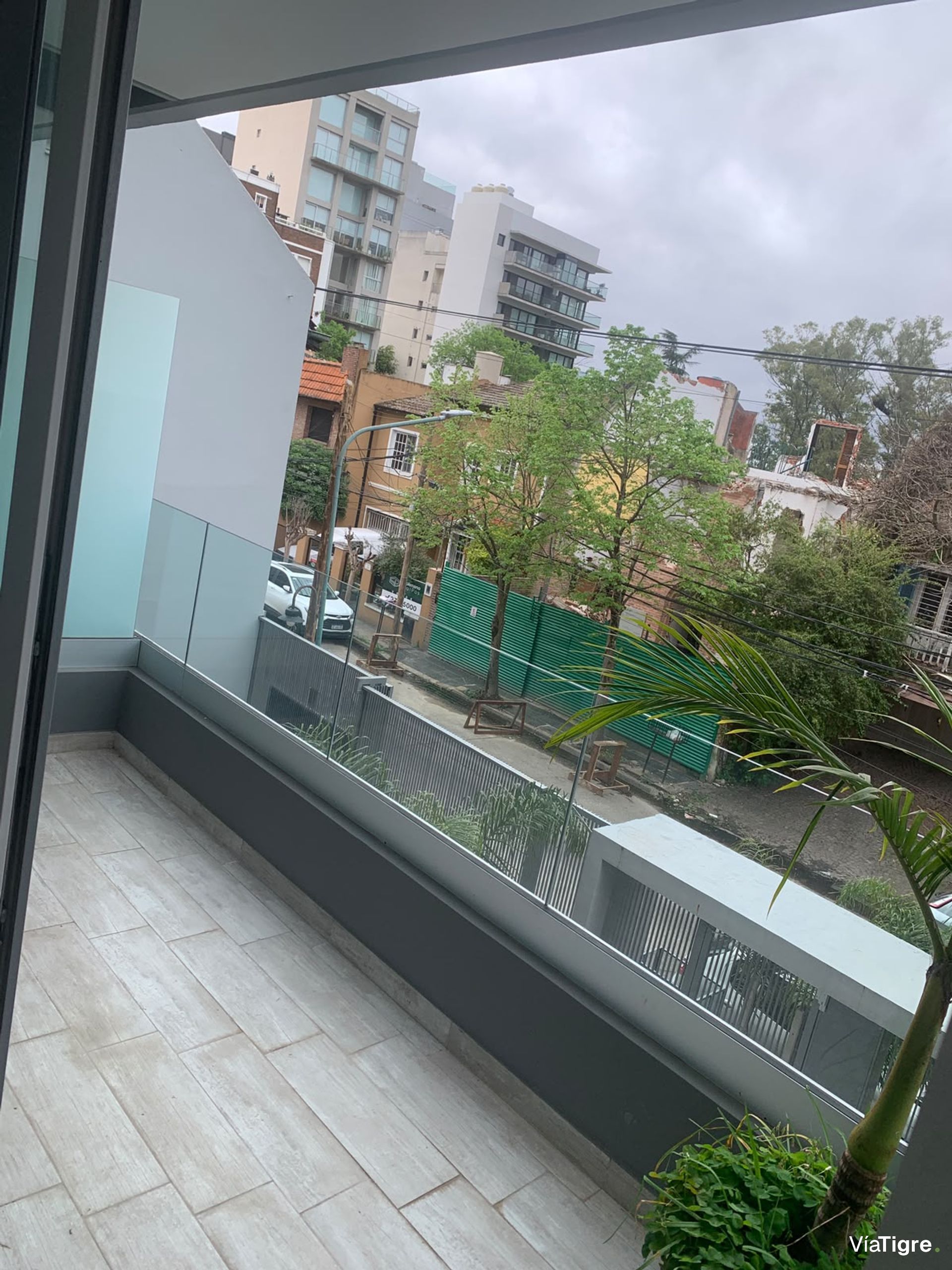 Departamento En Alquiler . Olivos. Vias. Rio