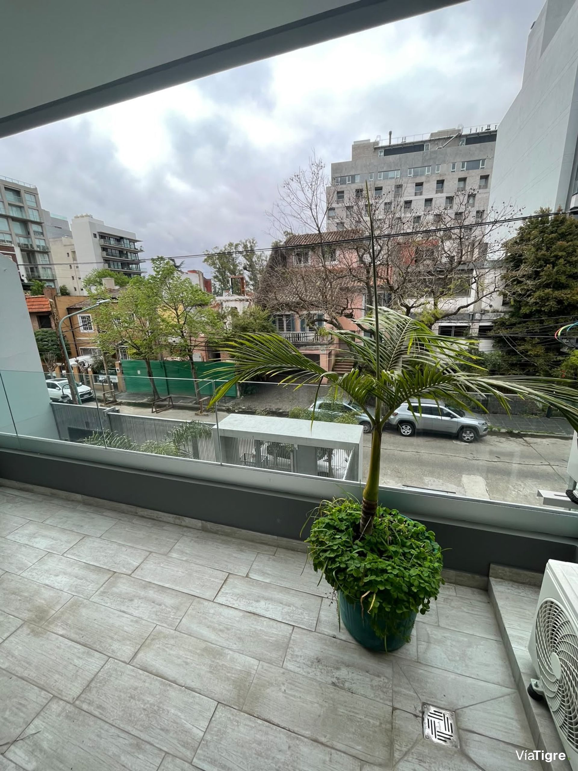 Departamento En Alquiler . Olivos. Vias. Rio