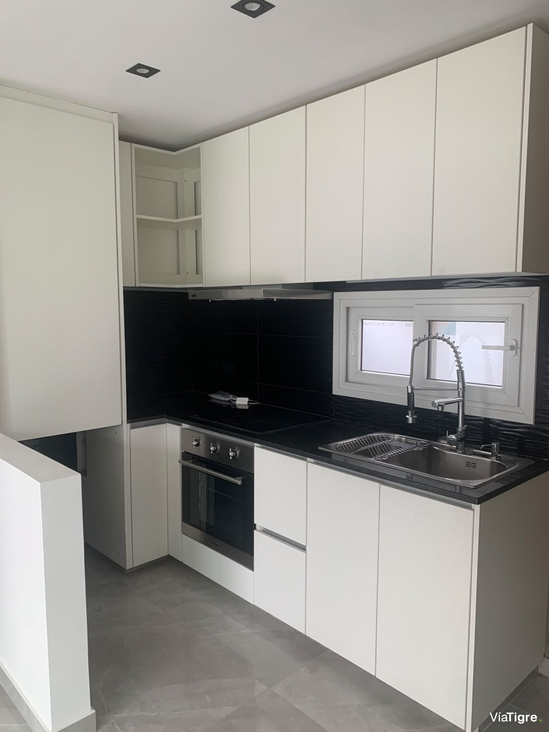 Departamento En Alquiler . Olivos. Vias. Rio