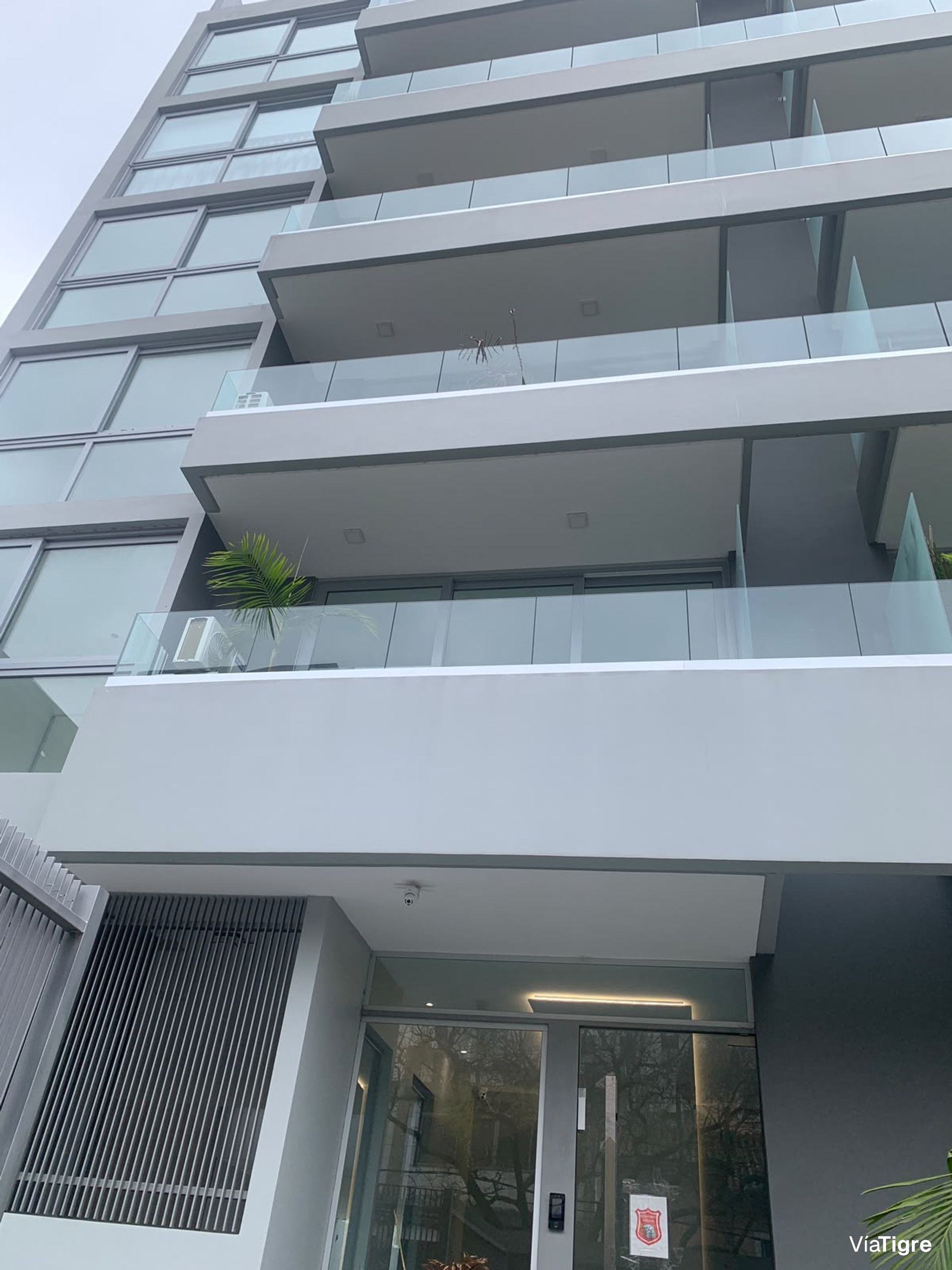 Departamento En Alquiler . Olivos. Vias. Rio