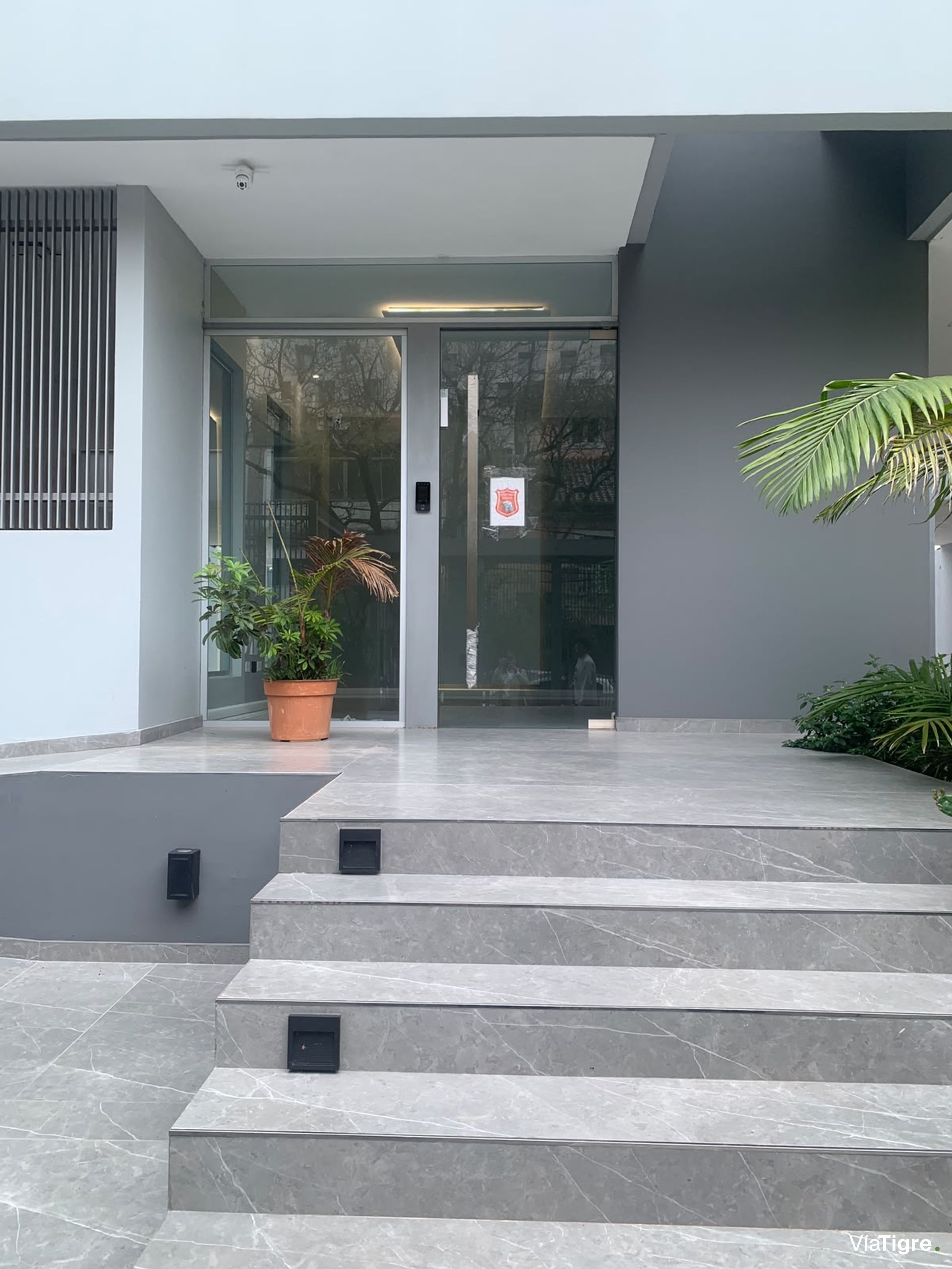 Departamento En Alquiler . Olivos. Vias. Rio