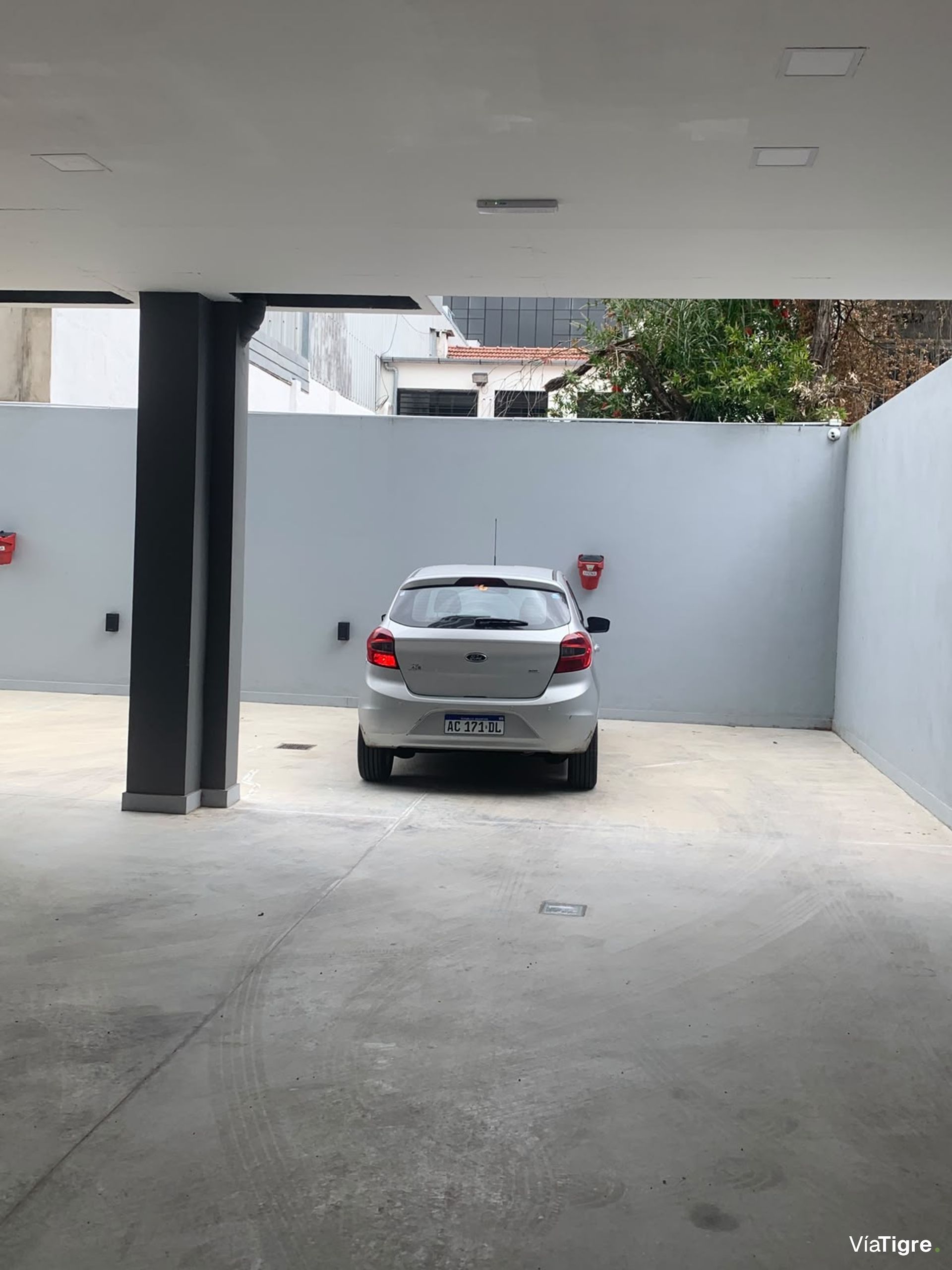 Departamento En Alquiler . Olivos. Vias. Rio