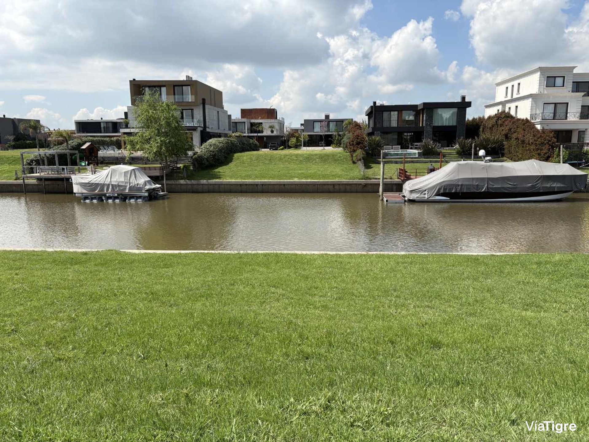 Venta Excte. Lote Al Rio - Barrio El Yatch