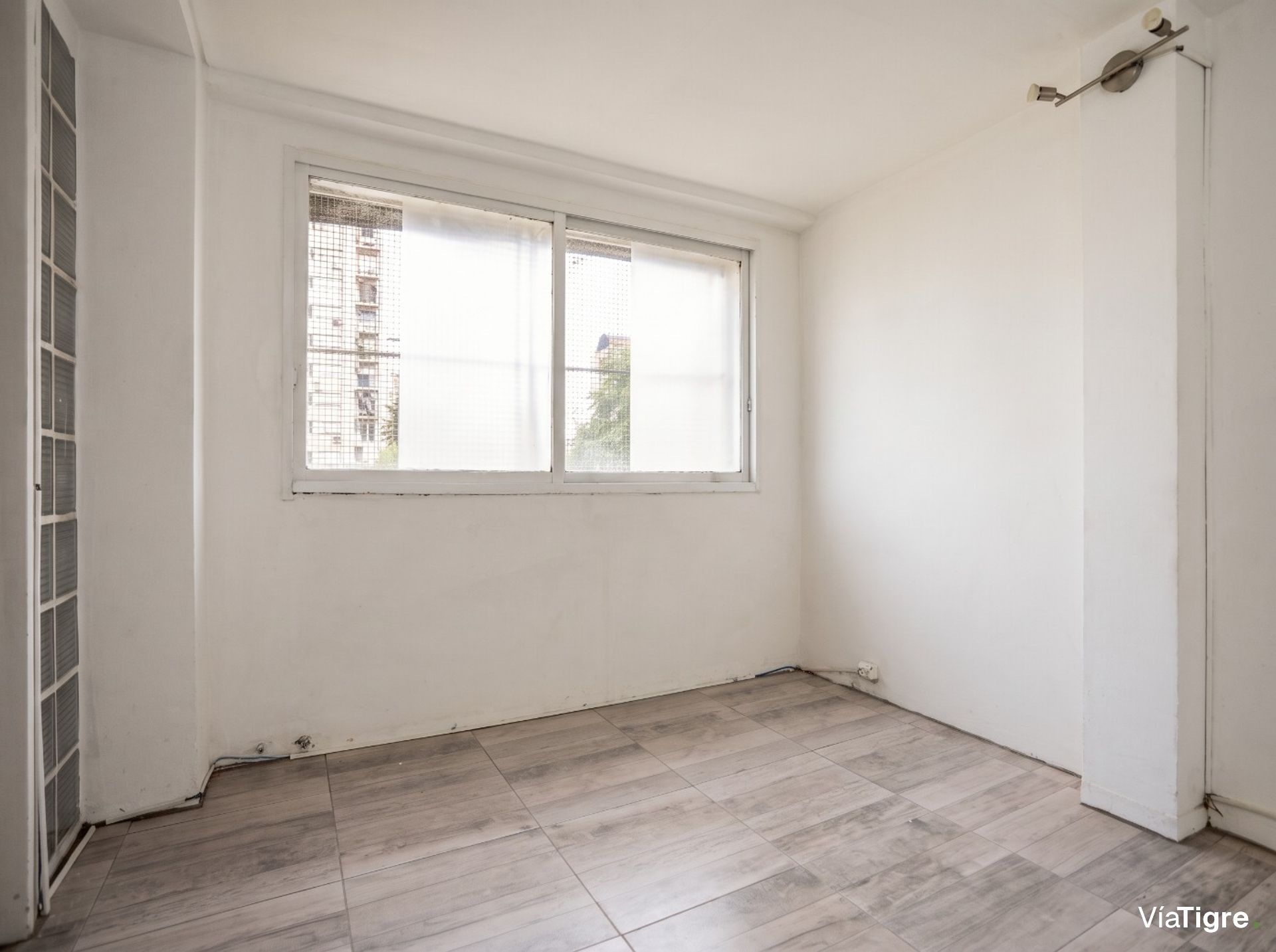 Venta Departamento 4 Amb Con Balcon- Vte. López
