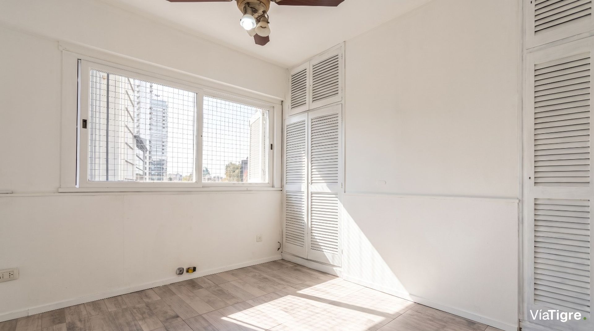 Venta Departamento 4 Amb Con Balcon- Vte. López