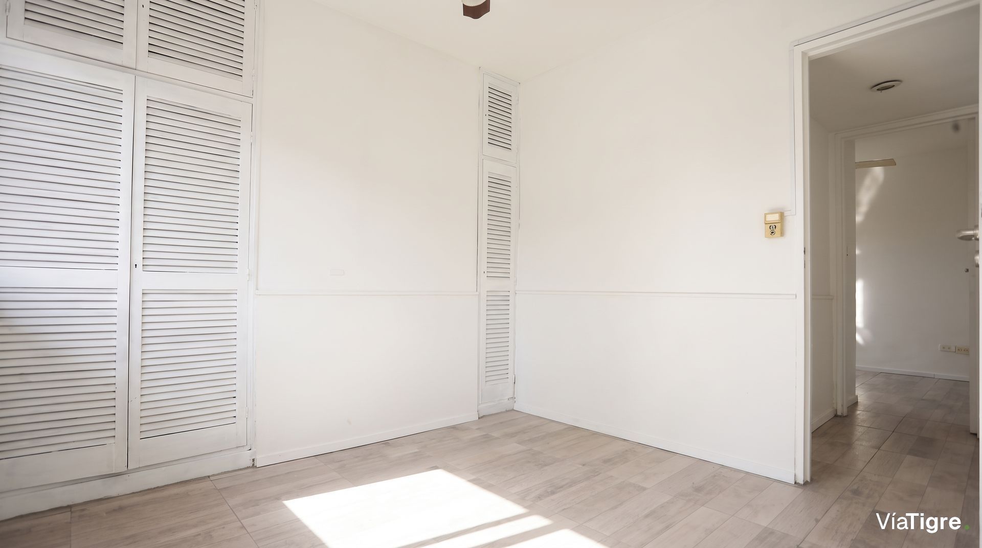 Venta Departamento 4 Amb Con Balcon- Vte. López
