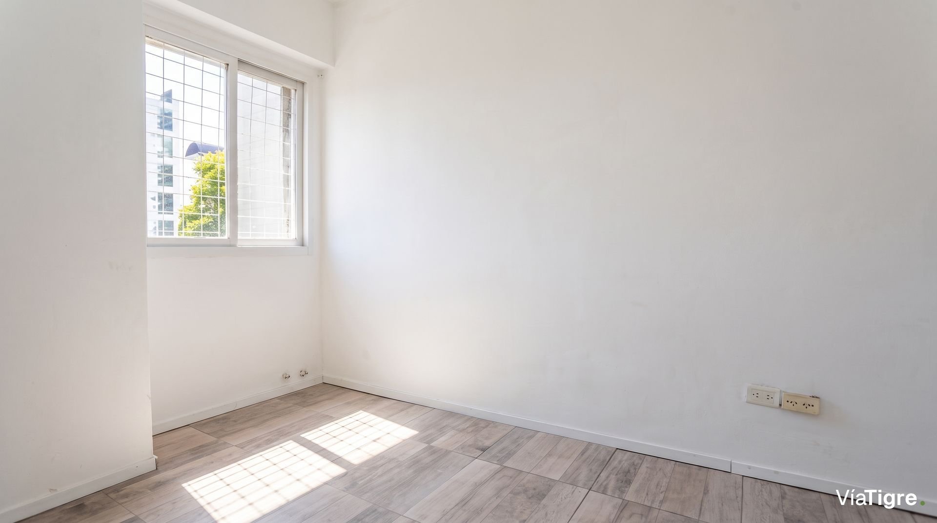 Venta Departamento 4 Amb Con Balcon- Vte. López
