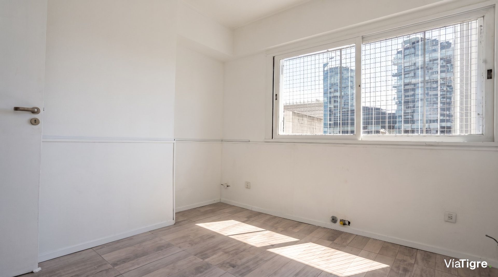 Venta Departamento 4 Amb Con Balcon- Vte. López