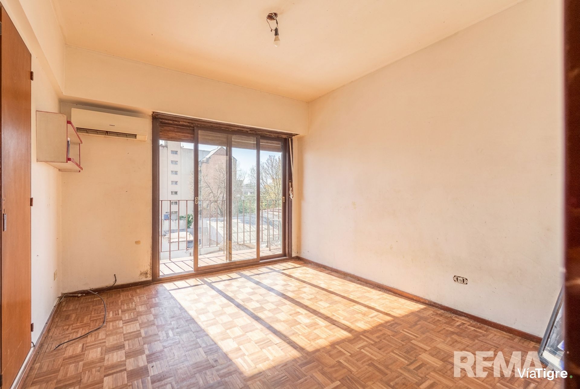 Venta depto 3 amb a refaccionar 2 balcones Tigre