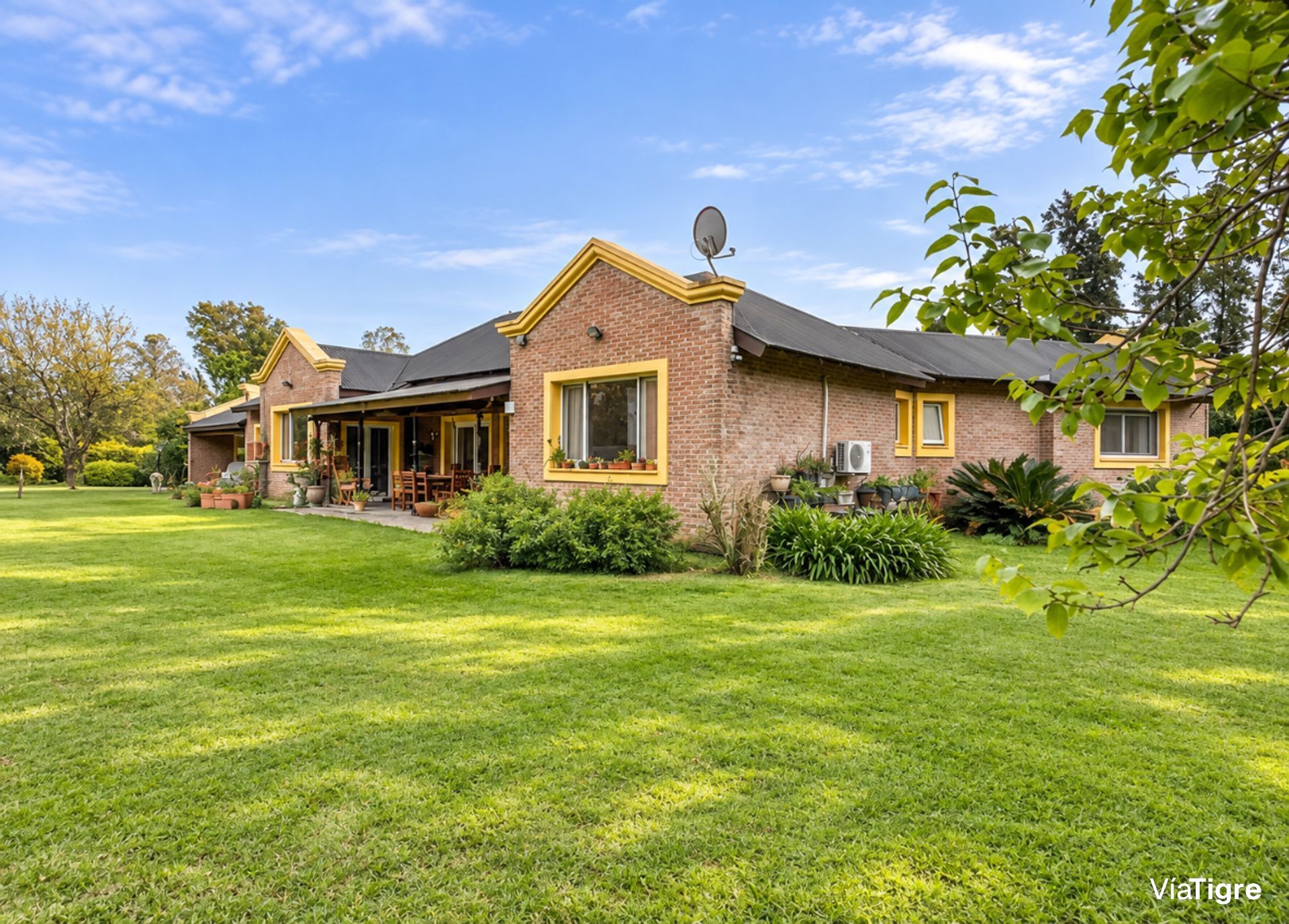 Venta De Casa (Lote Amplio) En Benavidez