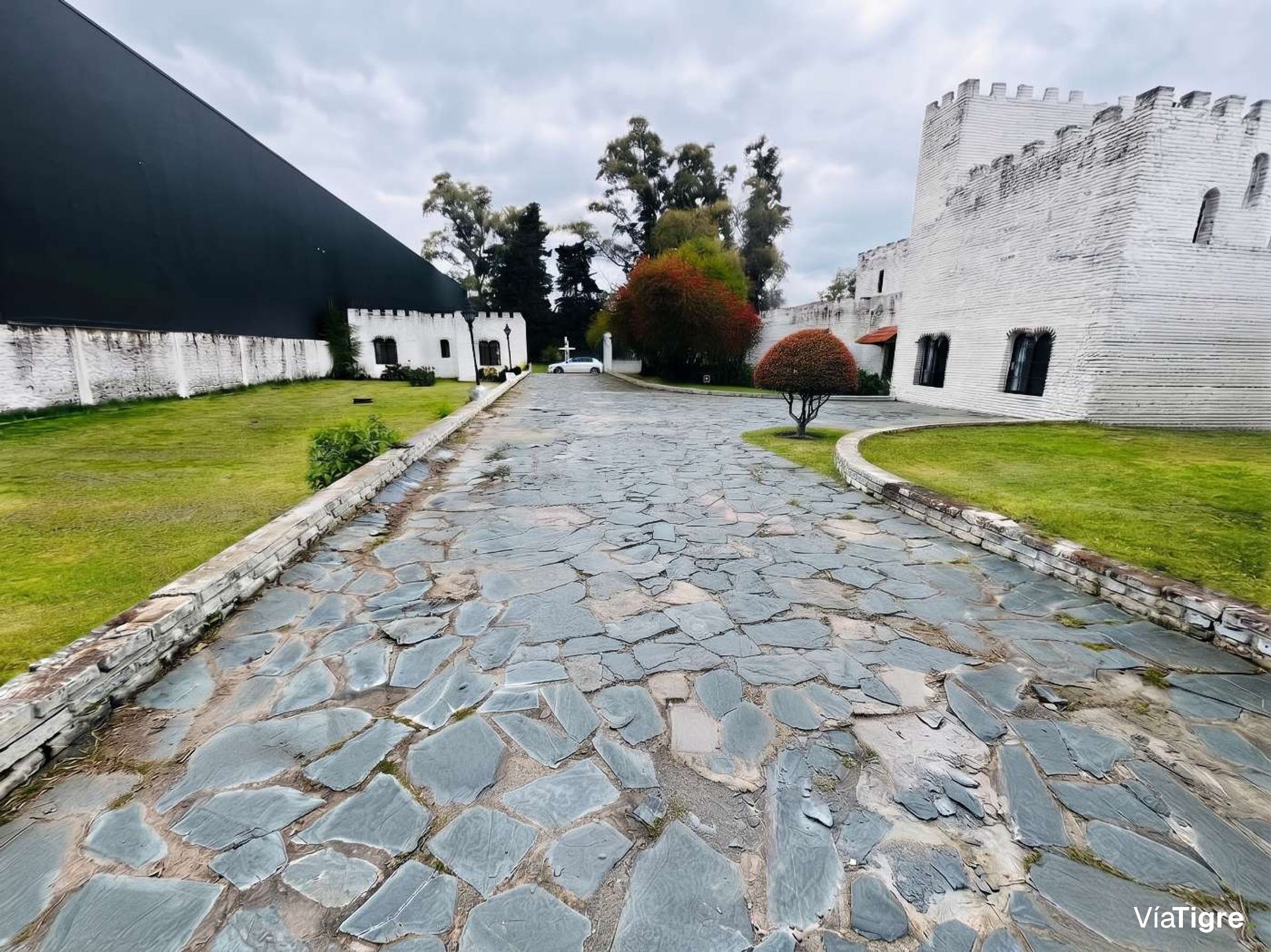 Venta de exelente terreno sobre avenida comercial
