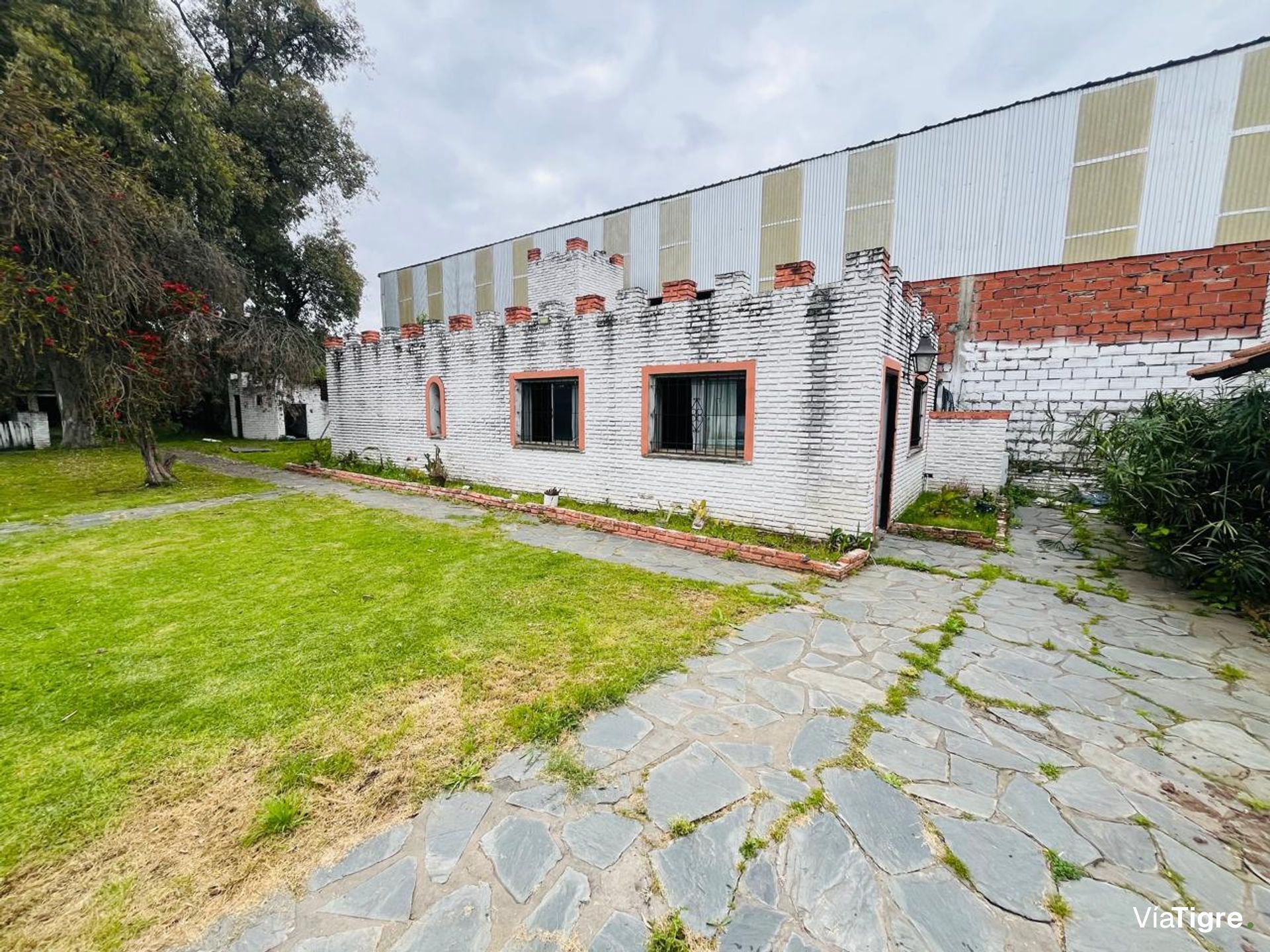 Venta de exelente terreno sobre avenida comercial