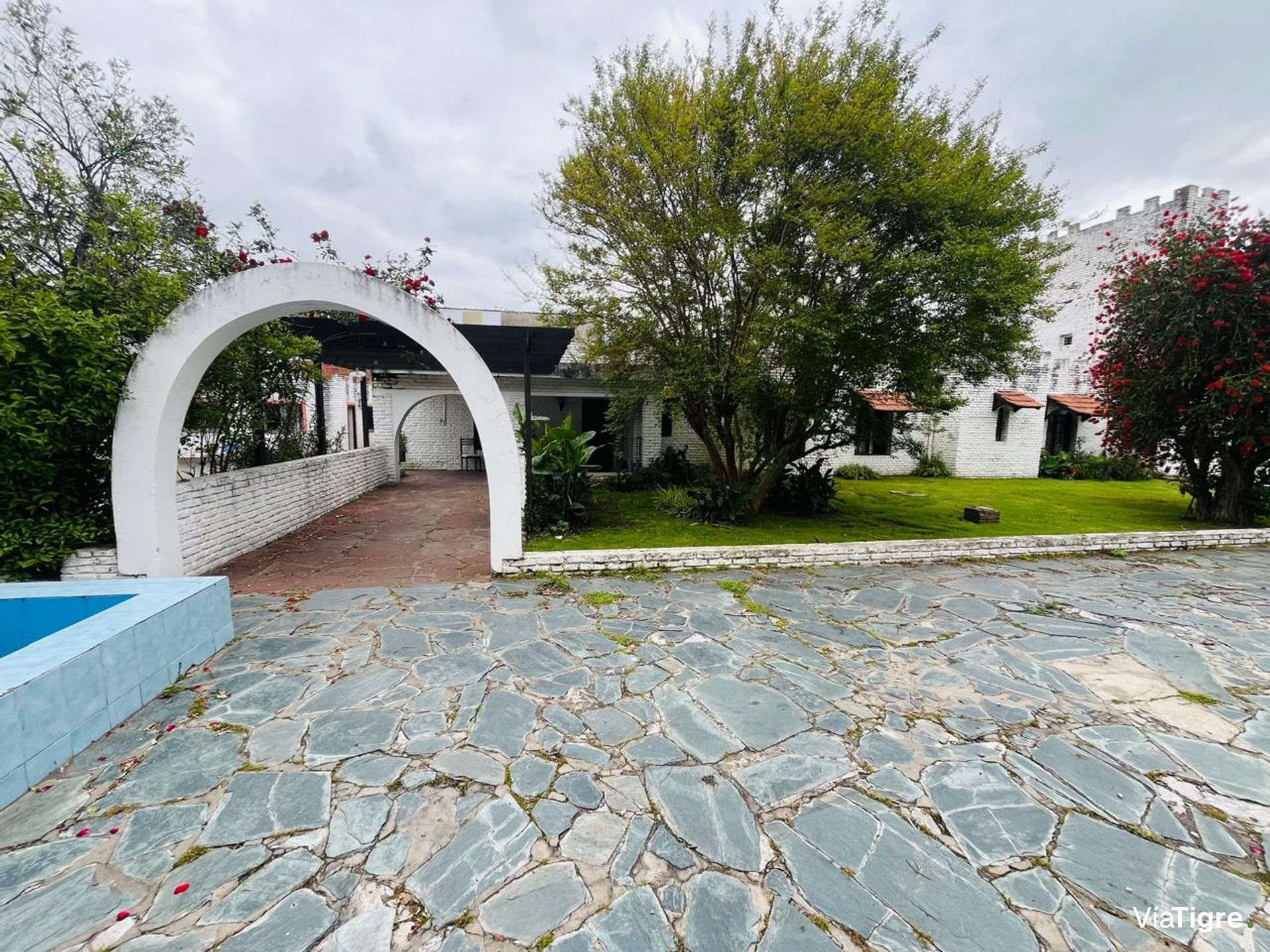 Venta de exelente terreno sobre avenida comercial