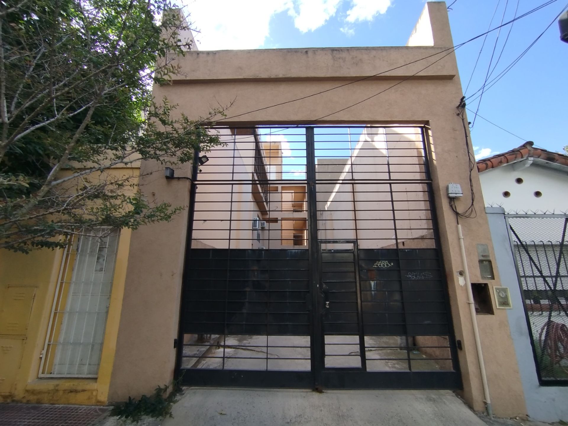 Cochera con Baulera en Venta