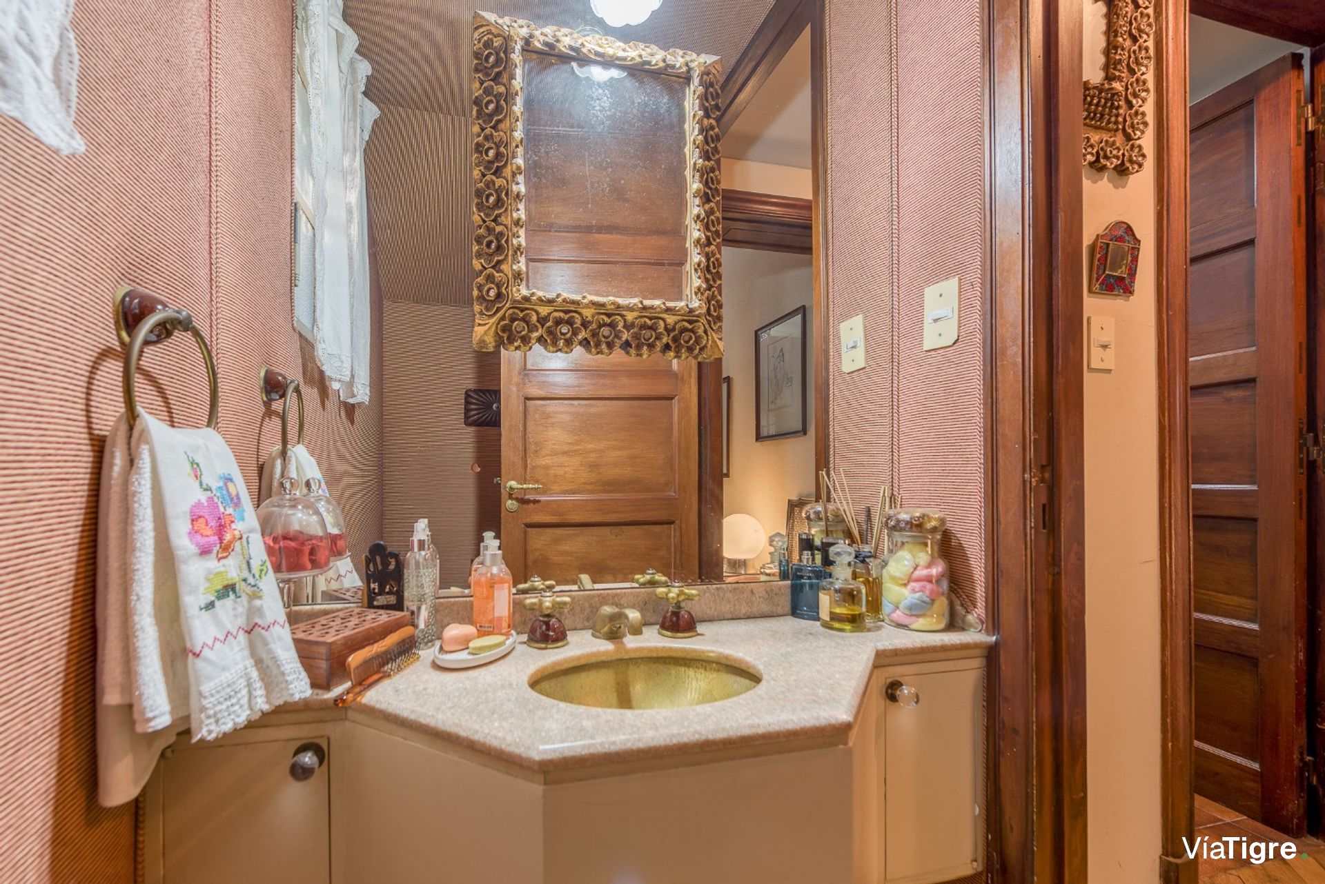 Casa venta en La Lucila, parque pileta y parrilla