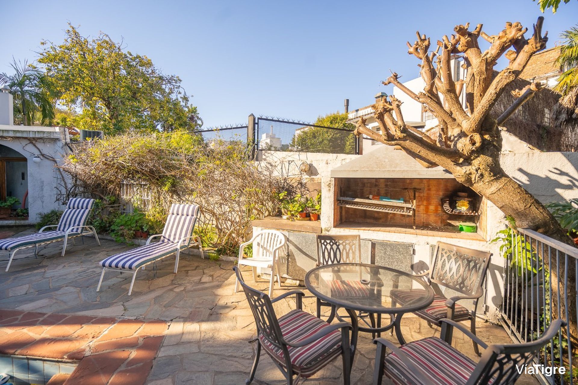 Casa venta en La Lucila, parque pileta y parrilla